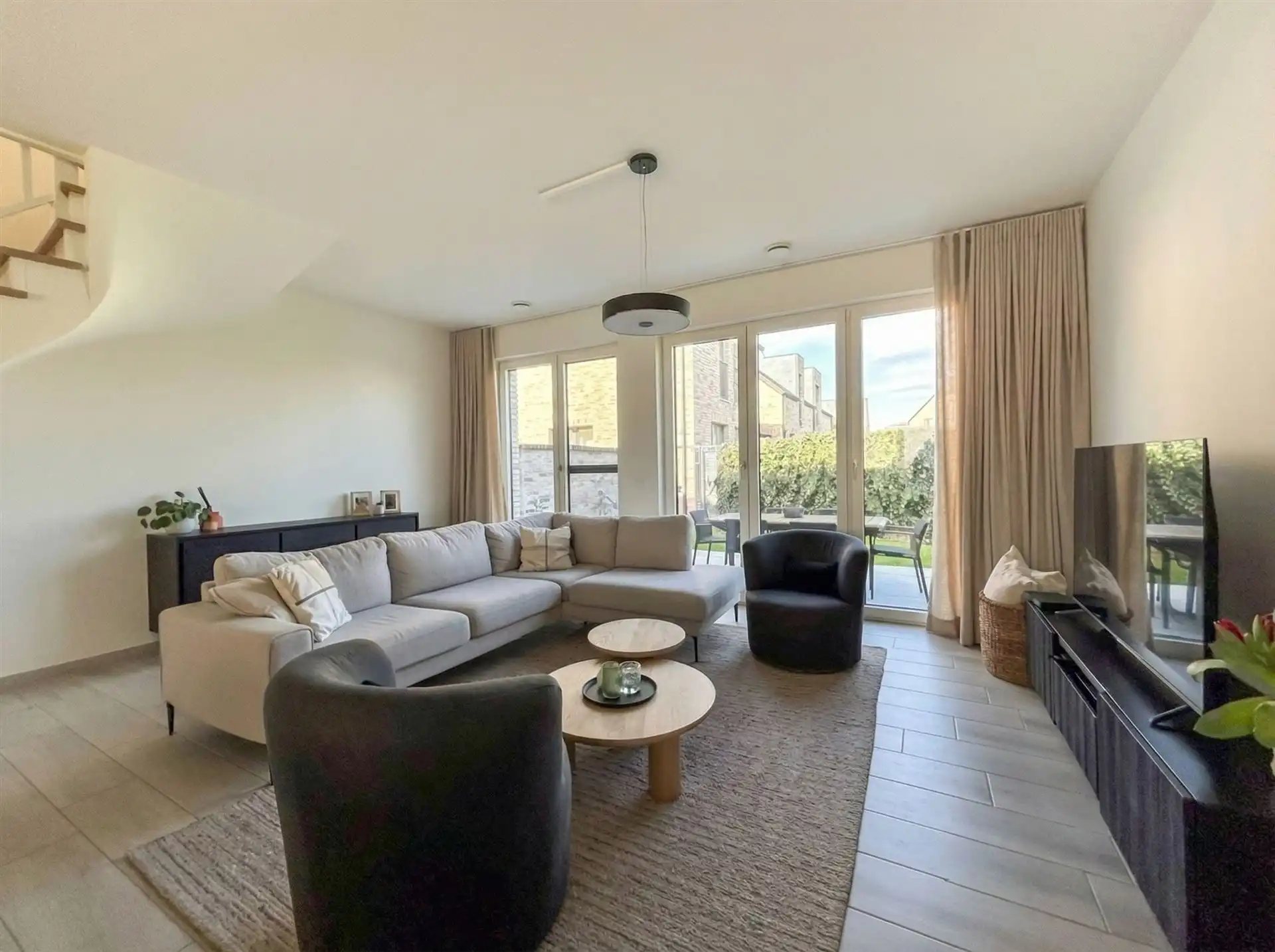 Instapklare, energiezuinige starterswoning met 2 slaapkamers, tuintje en ondergrondse parking op toplocatie in Maasmechelen! foto 4