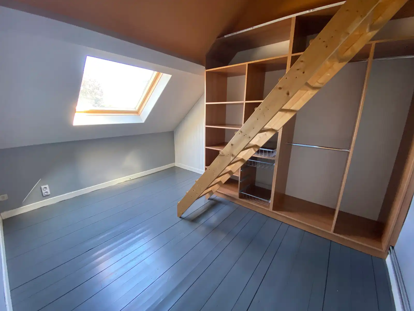 Woning met 2 slaapkamers, tuintje en ruime tuinberging foto 15