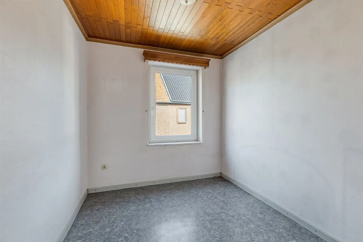 Charmante halfopen bebouwing met 3 slaapkamers, omheinde tuin en zonnepanelen, gunstig gelegen nabij het centrum van Maaseik. foto 22