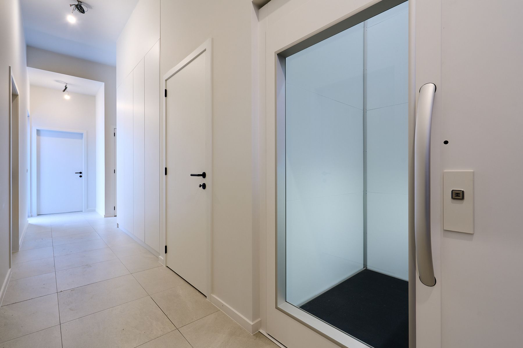 Riant nieuwbouwappartement met lift en veel lichtinval foto 14