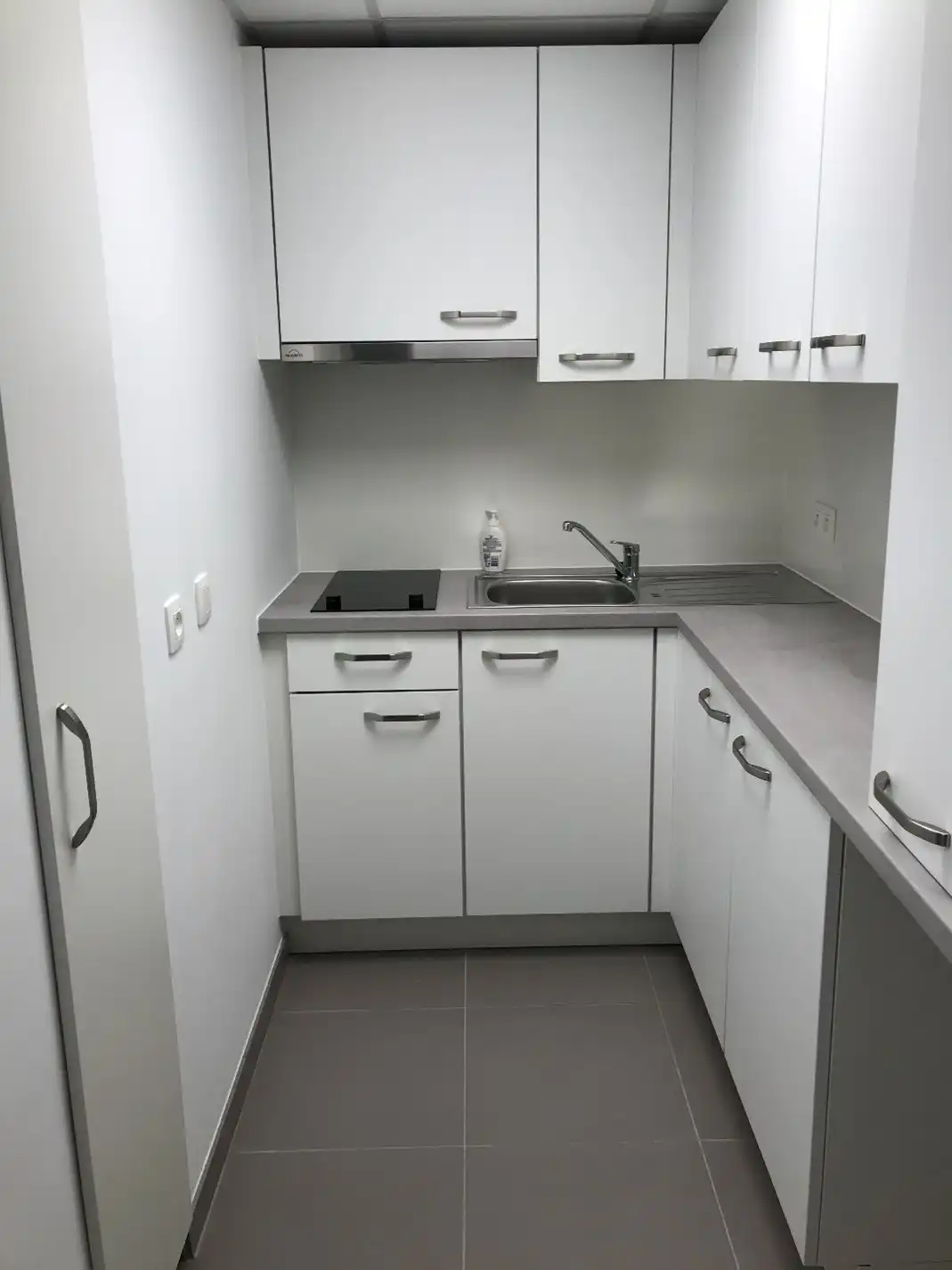 Gerenoveerde serviceflat midden het groen in Assebroek. foto 4