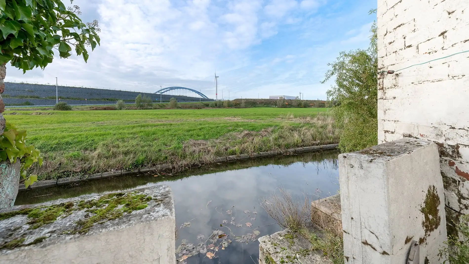 Te renoveren woning op een mooi perceel te Lissewege foto 4
