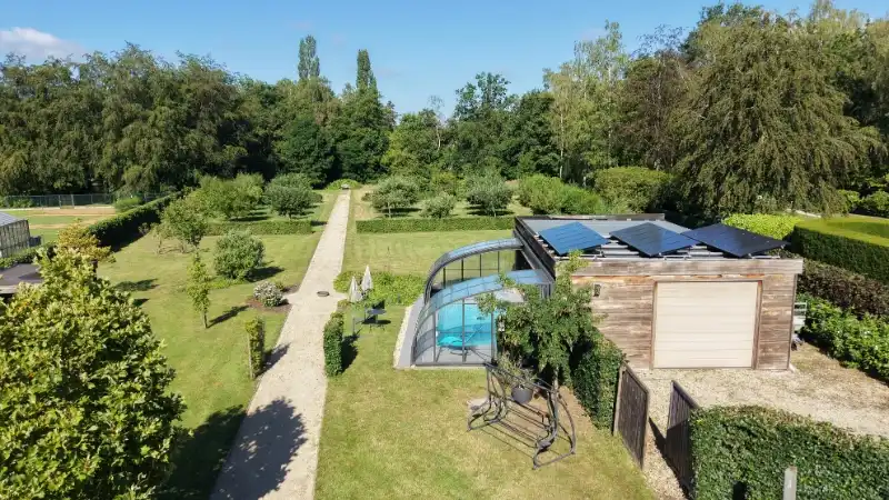 Moderne villa van 247m² op 58 are met bijgebouw-garage en zwembad foto 4
