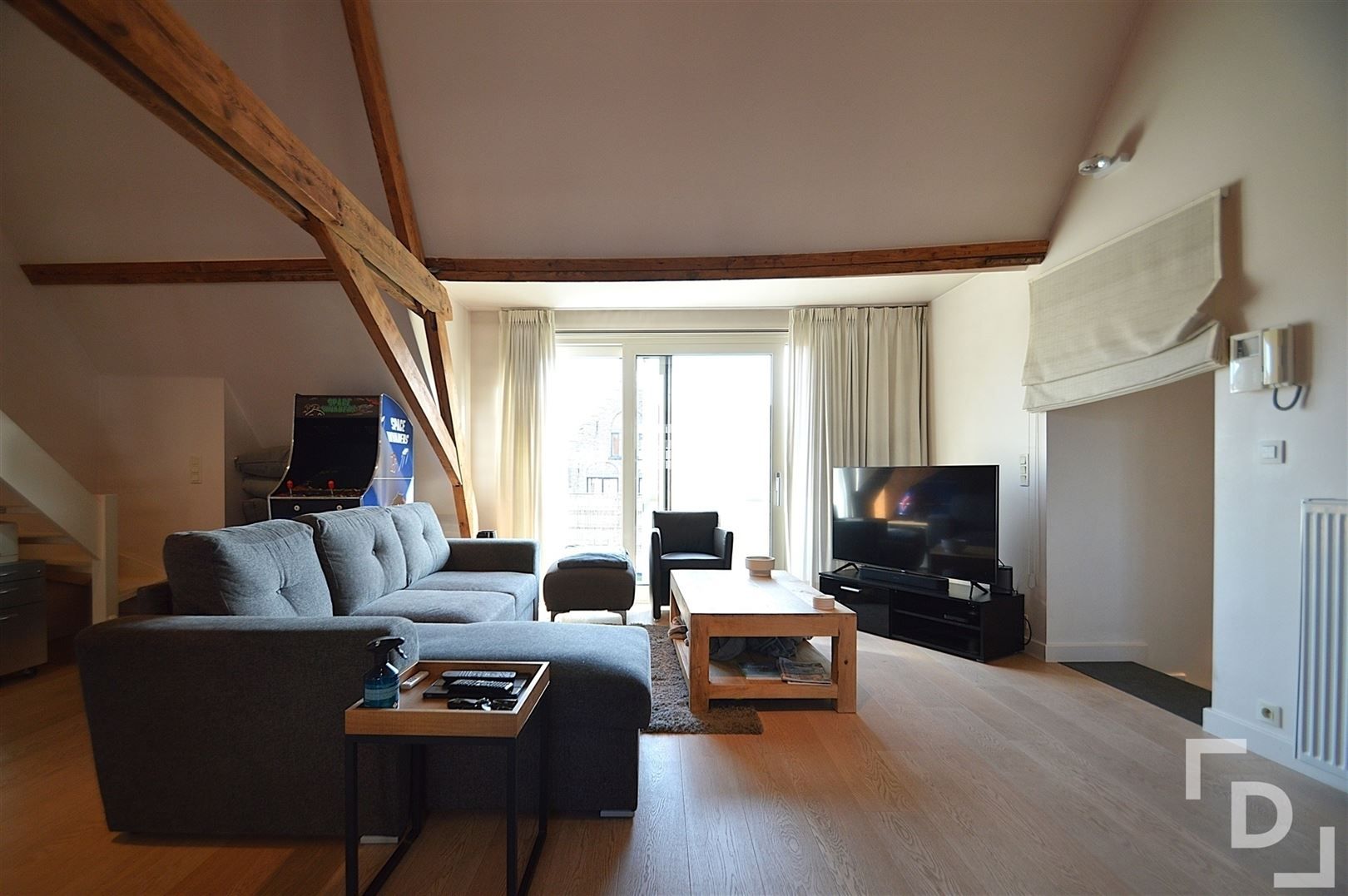 Ruim duplex appartement met garage te huur op toplocatie in Ieper foto 10