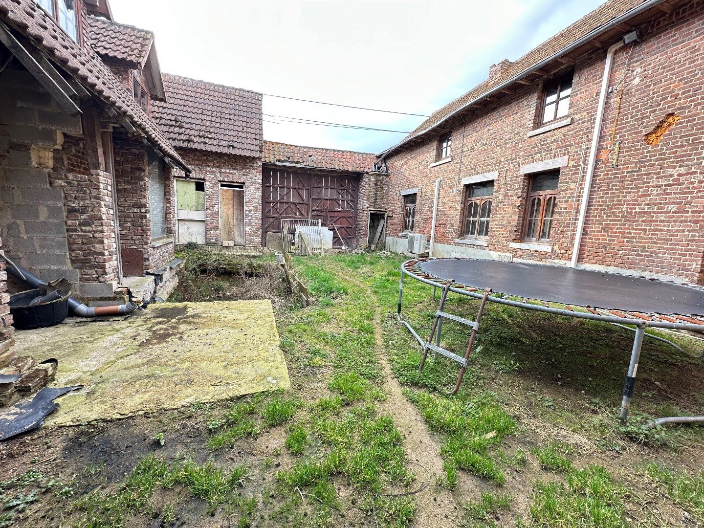 Unieke woning met enorm potentieel op perceel van 96 Are foto 25