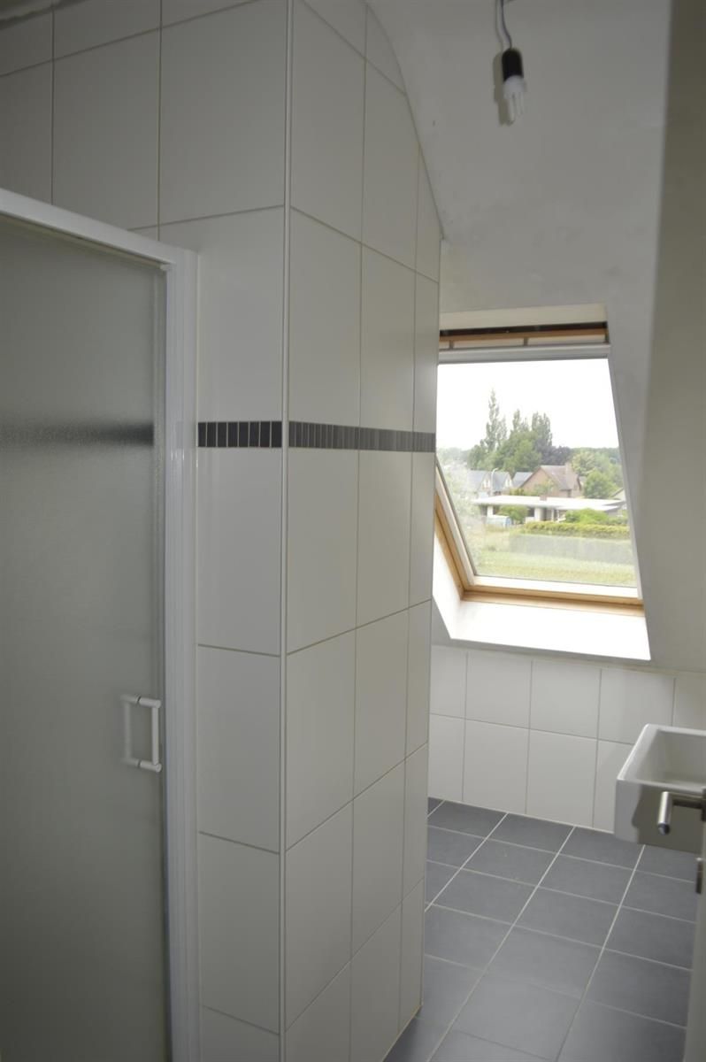 WICHELEN - Ruim duplexappartement vlakbij het station. foto 10