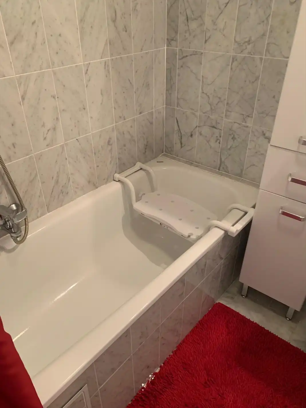 Gemeubeld appartement met twee slaapkamers - lateraal zeezicht op zonnig terras foto 8