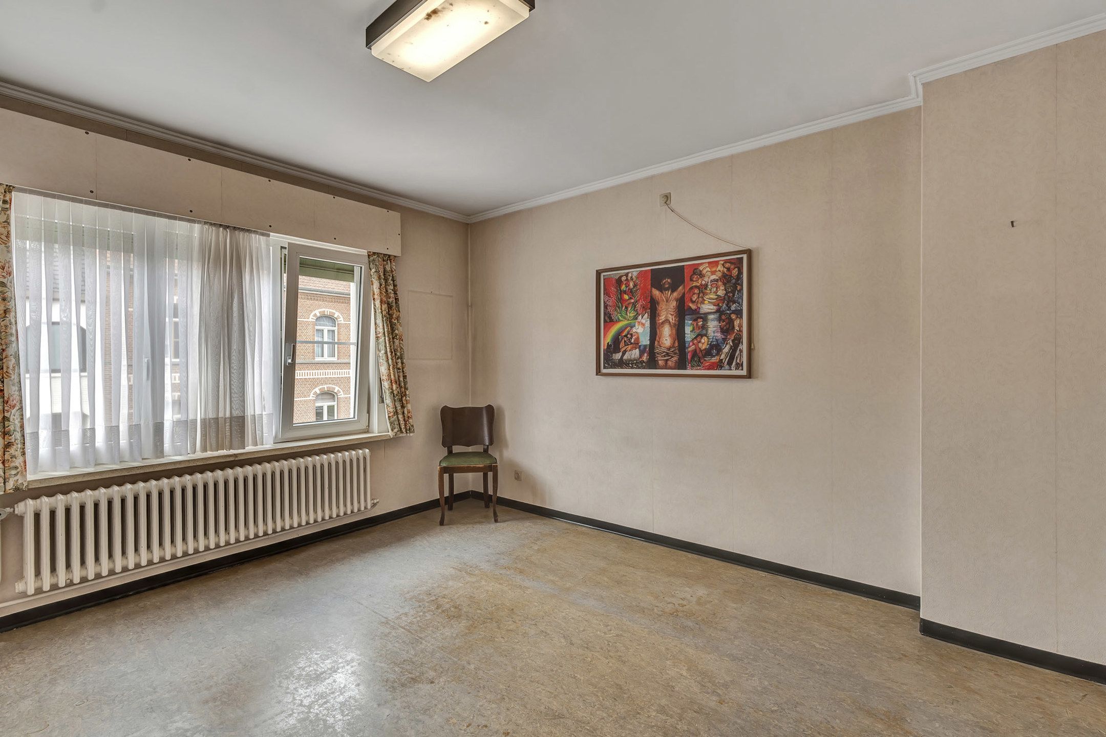 Ruime en deels vernieuwde halfopen bebouwing te Deinze foto 11