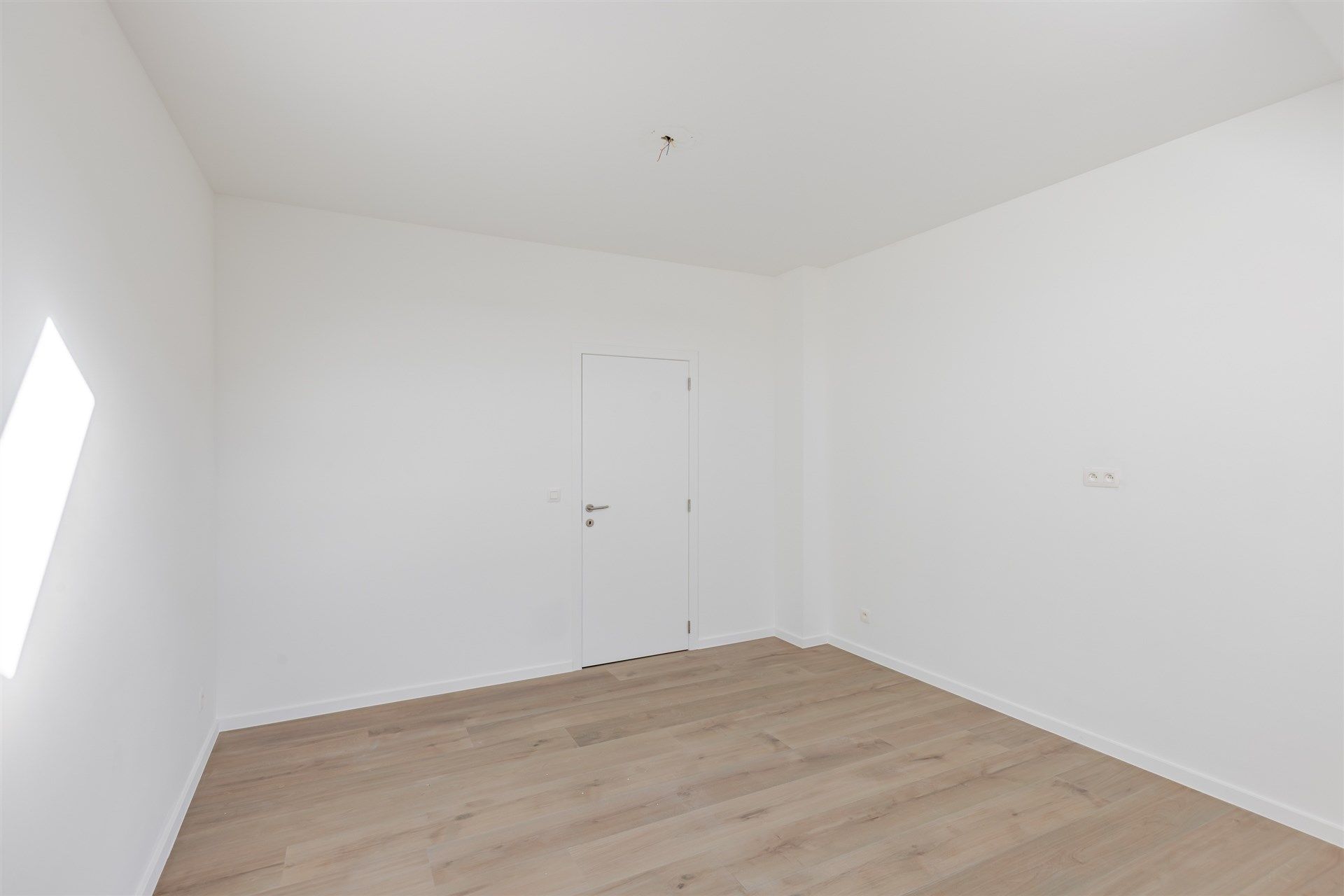 Top gerenoveerde woning met 3 slks en buitenruimte foto 11