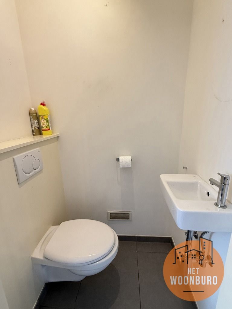 Ruime studio (1e verd.) gelegen in een recent gebouw foto 11
