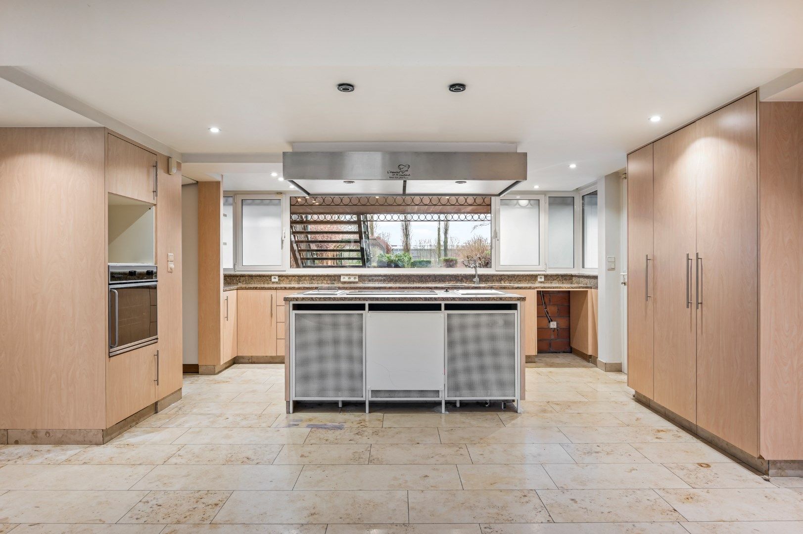 GEBOUW OP 2588M² MET 447M² BEW. OPP., 5 SLPKS, 3 BADKAMERS EN 3 GARAGES AAN DE LEIE foto 17