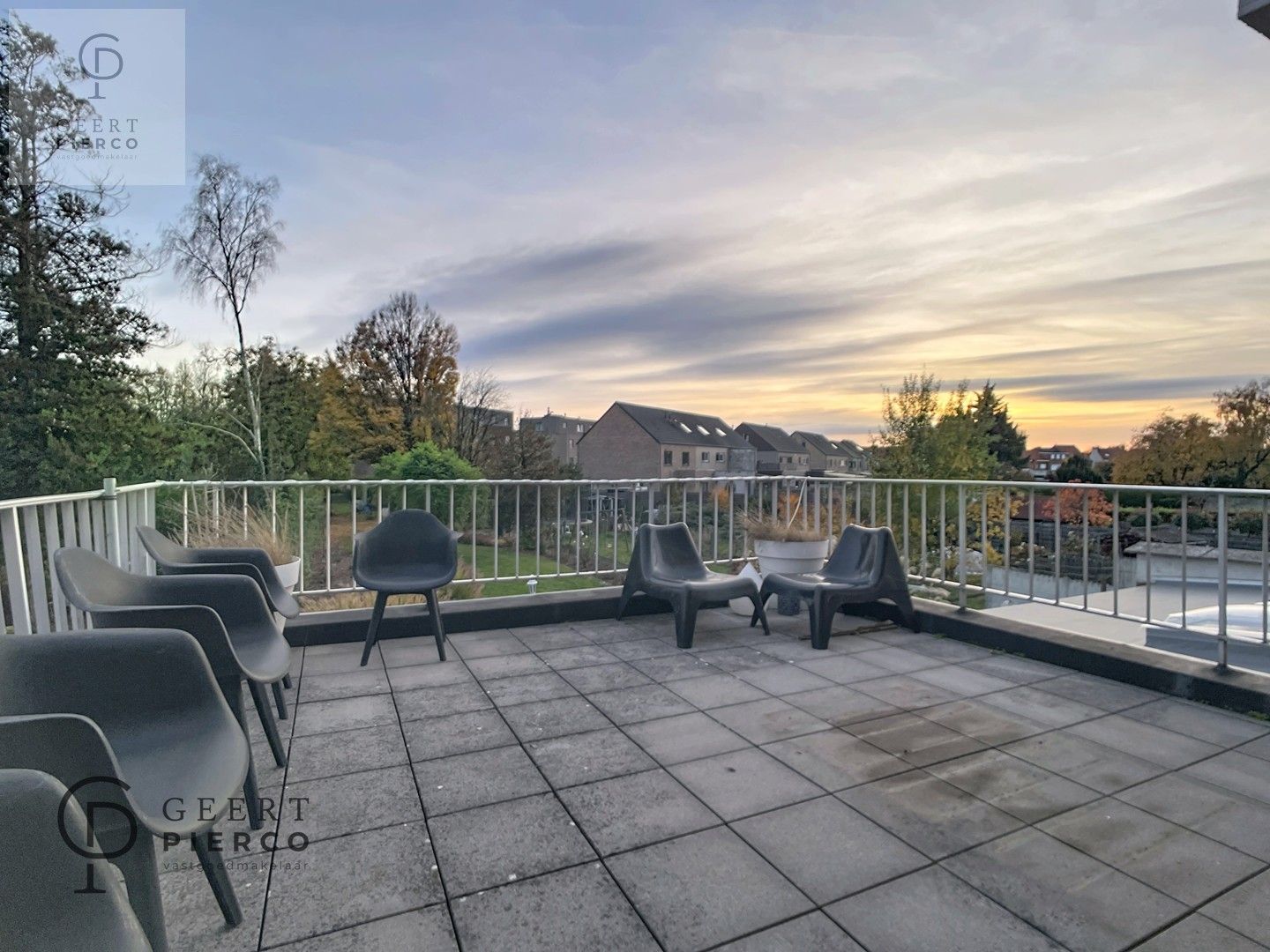 Gerenoveerd appartement met twee slaapkamers, ruim terras en ondergrondse staanplaats aan de stadsrand van Tienen. foto 18