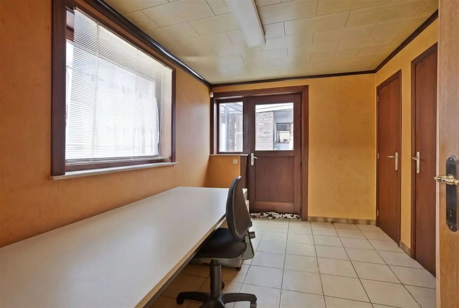 Woning met grote atelier(+/-205m²) te centrum Dworp foto 13