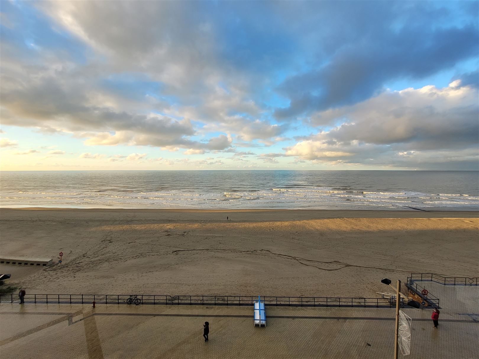 Gemeubeld 3-slaapkamerappartement met spectaculair zeezicht foto 4