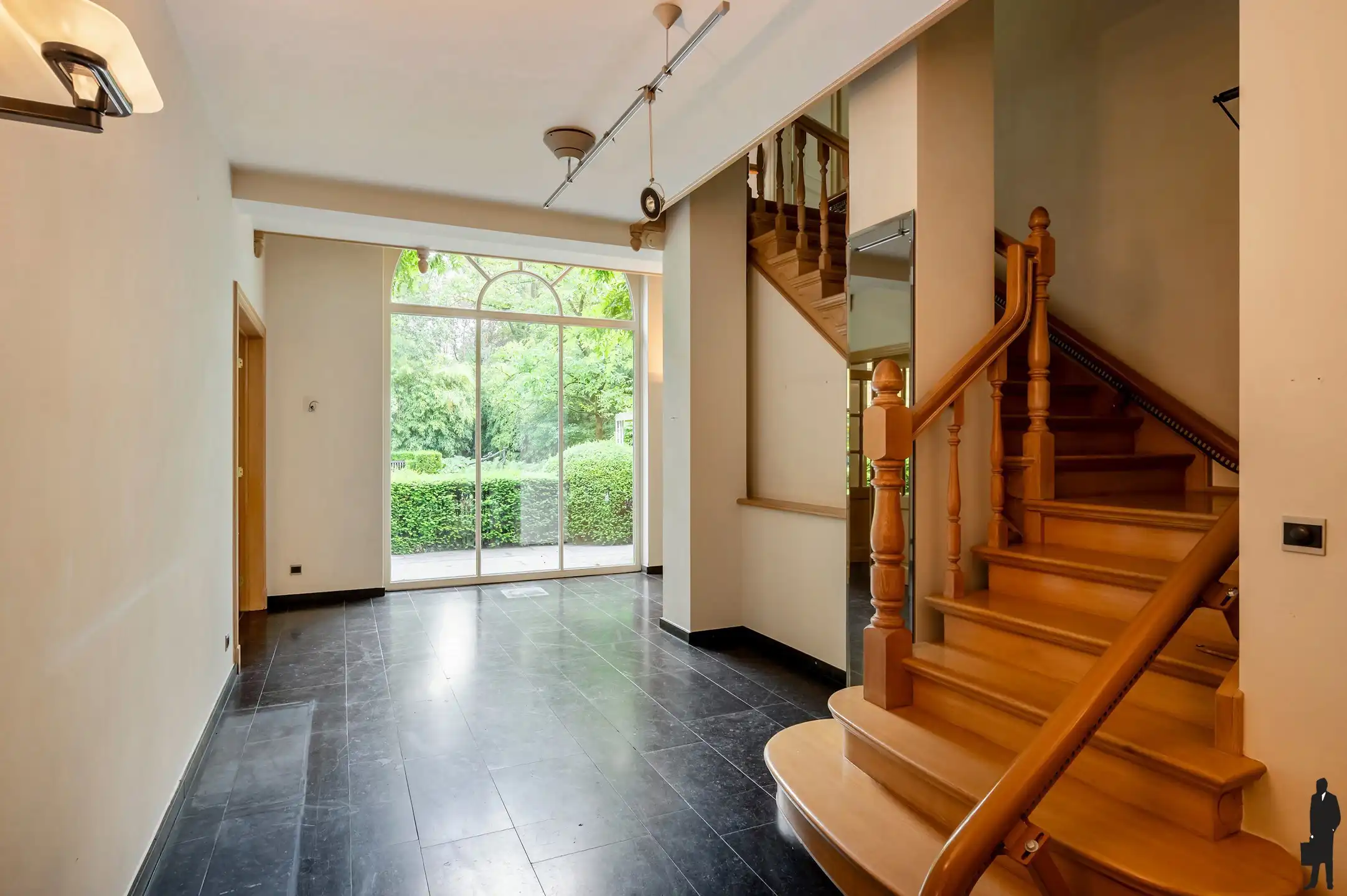 Op absolute toplocatie gelegen villa! foto 3