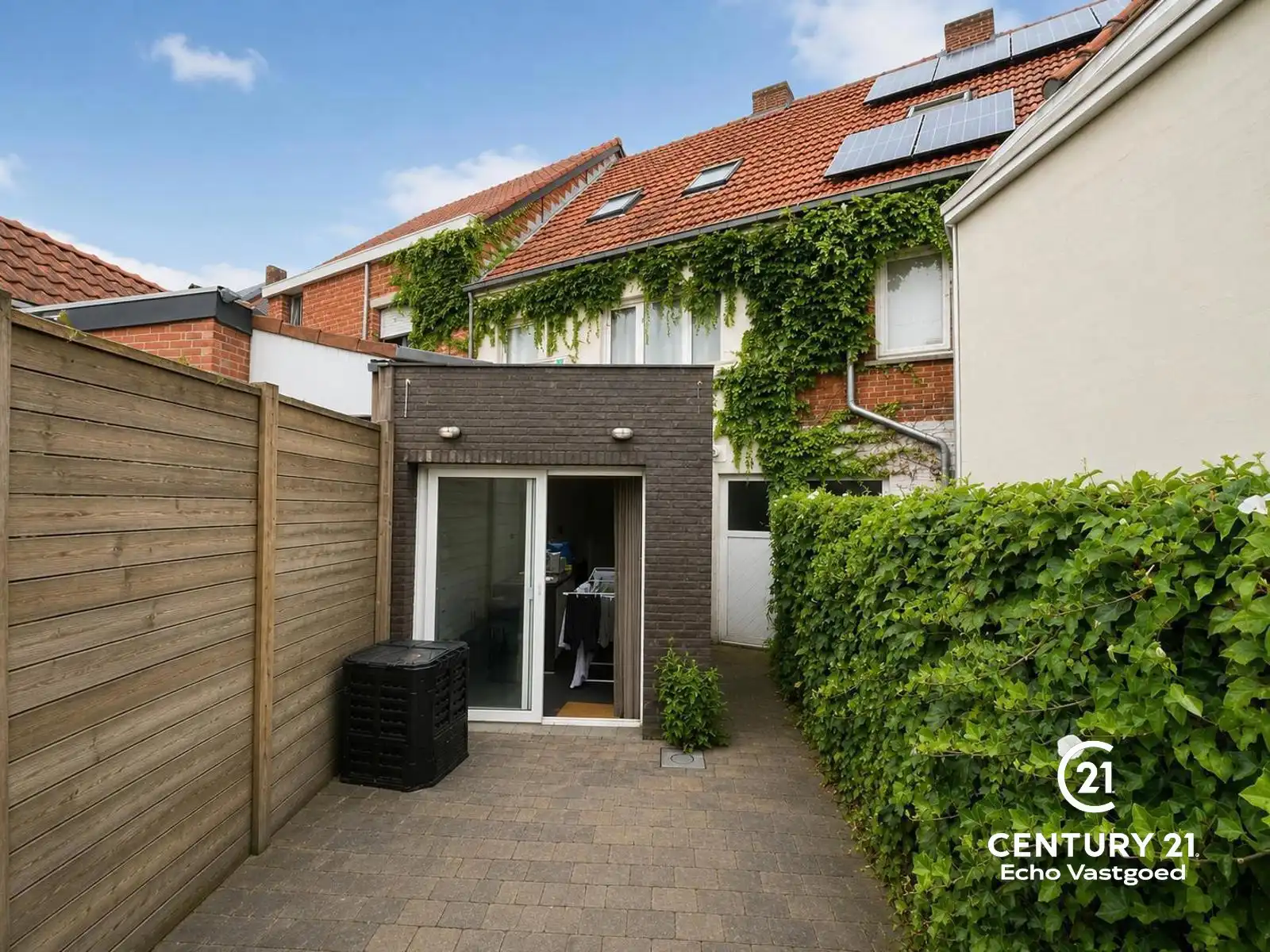 Centraal gelegen, gerenoveerde en instapklare woning foto 6