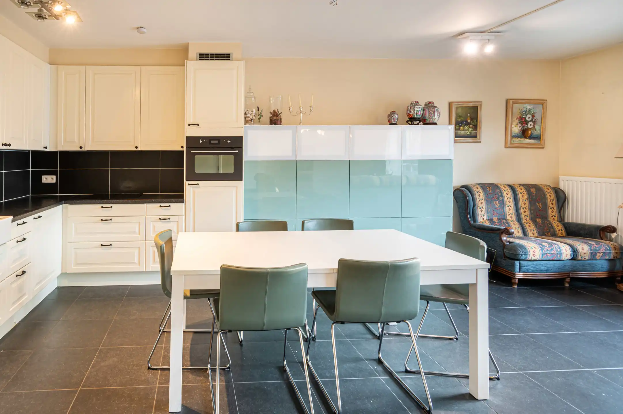 1-slaapkamerappartement met terras en garagebox foto 4