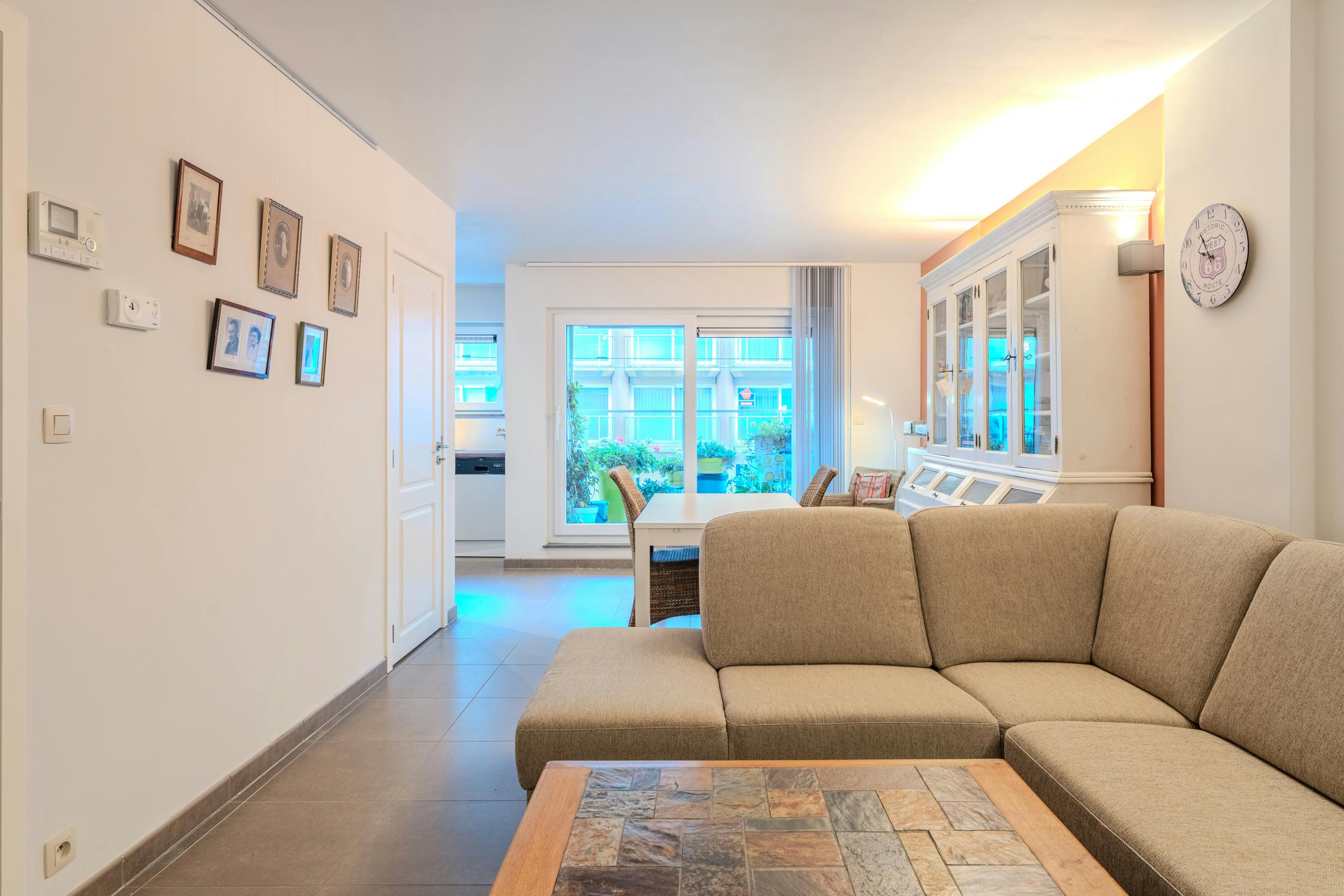 Ruim appartement met 2 slaapkamers vlakbij de Zeedijk ! foto 6