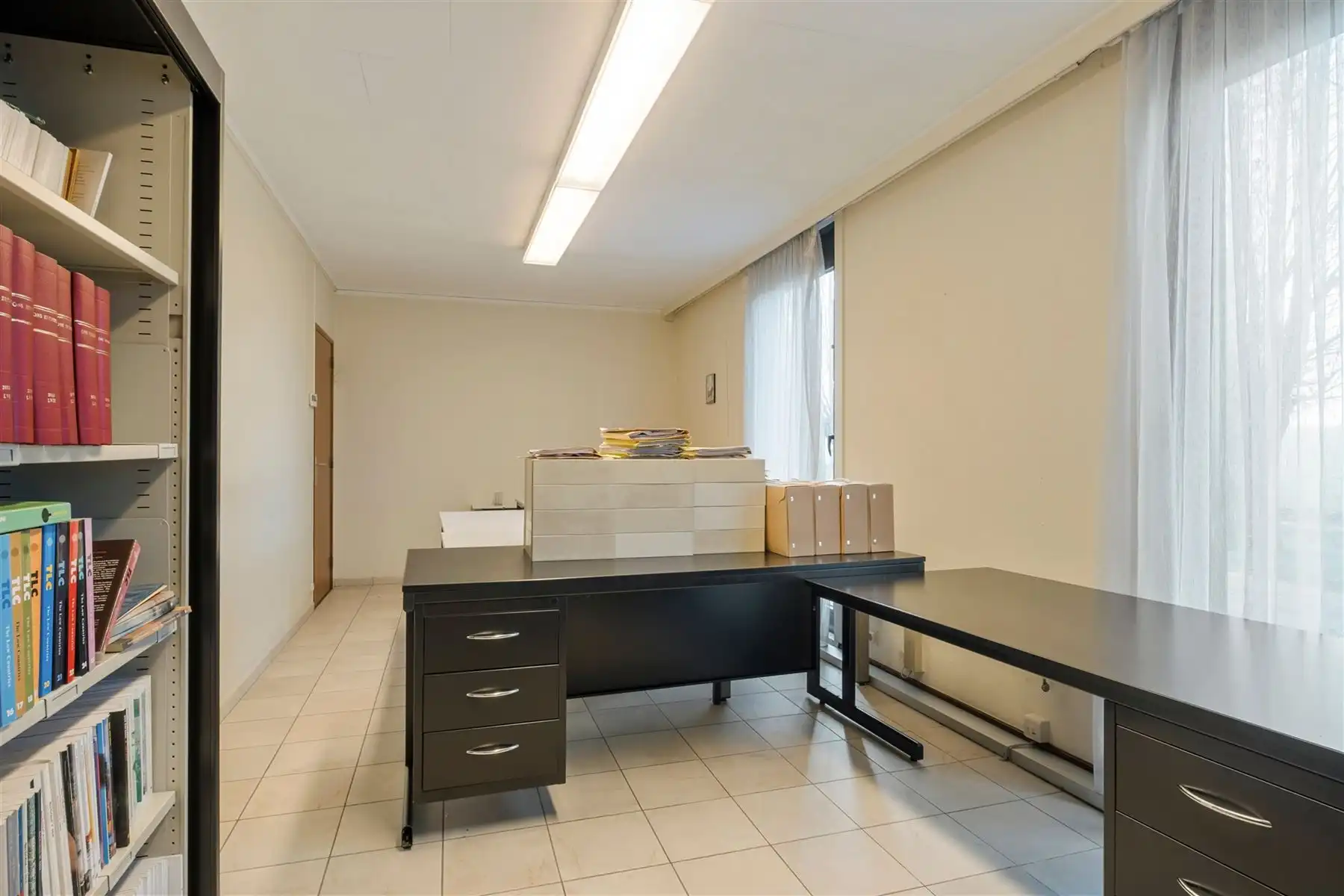 Veelzijdig Kantoorpand met Parkeerplaats in Groen Mene foto 9