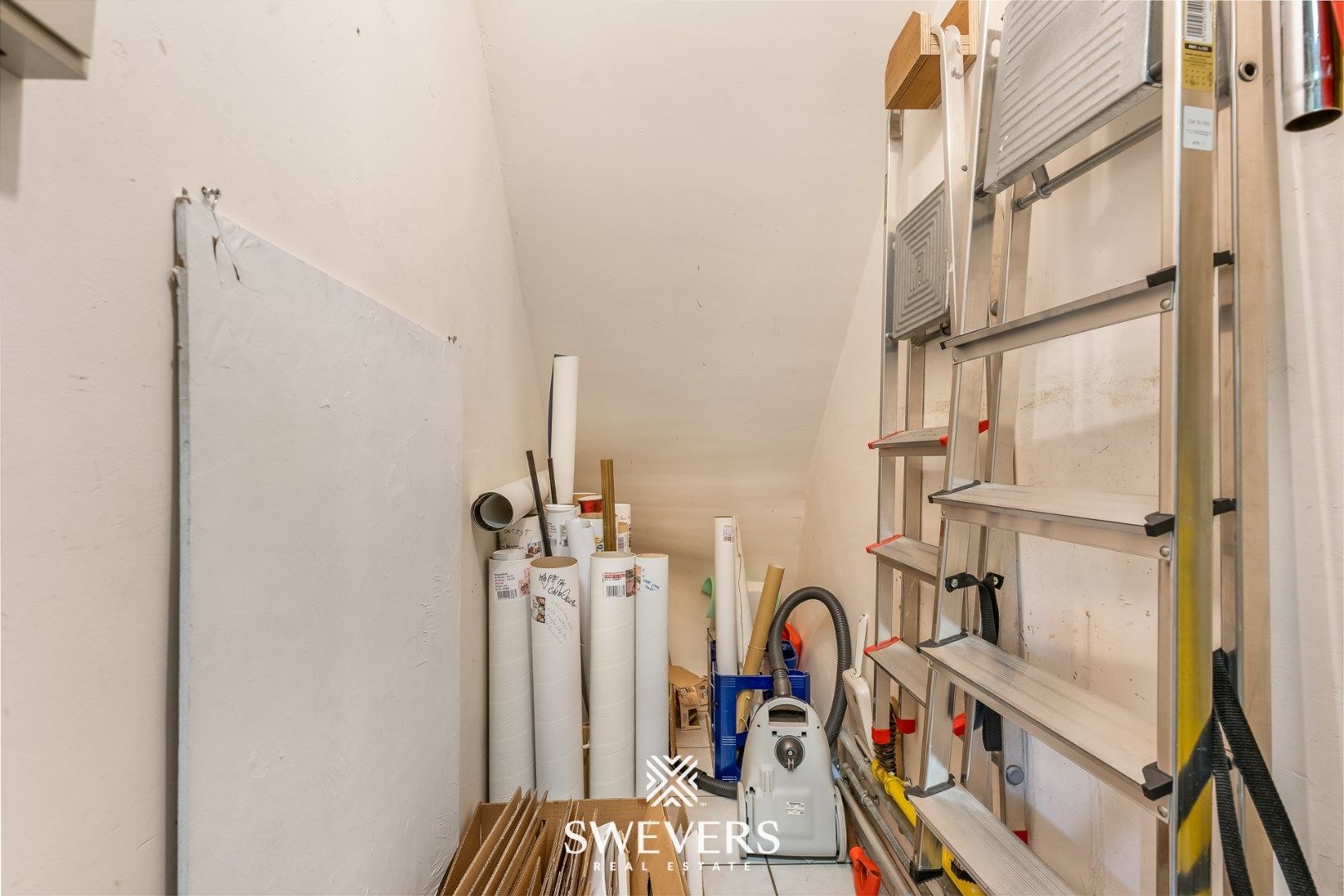 Commercieel pand met garage in centrum Beringen foto 16