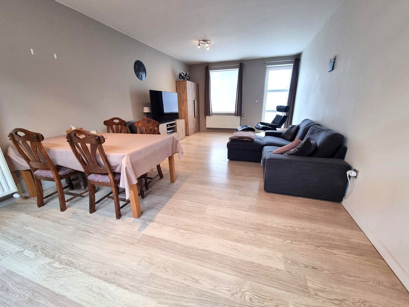 Instapklare, gerenoveerde woning met 2 slaapkamers, ruime garage en achterliggend groot terras foto 7