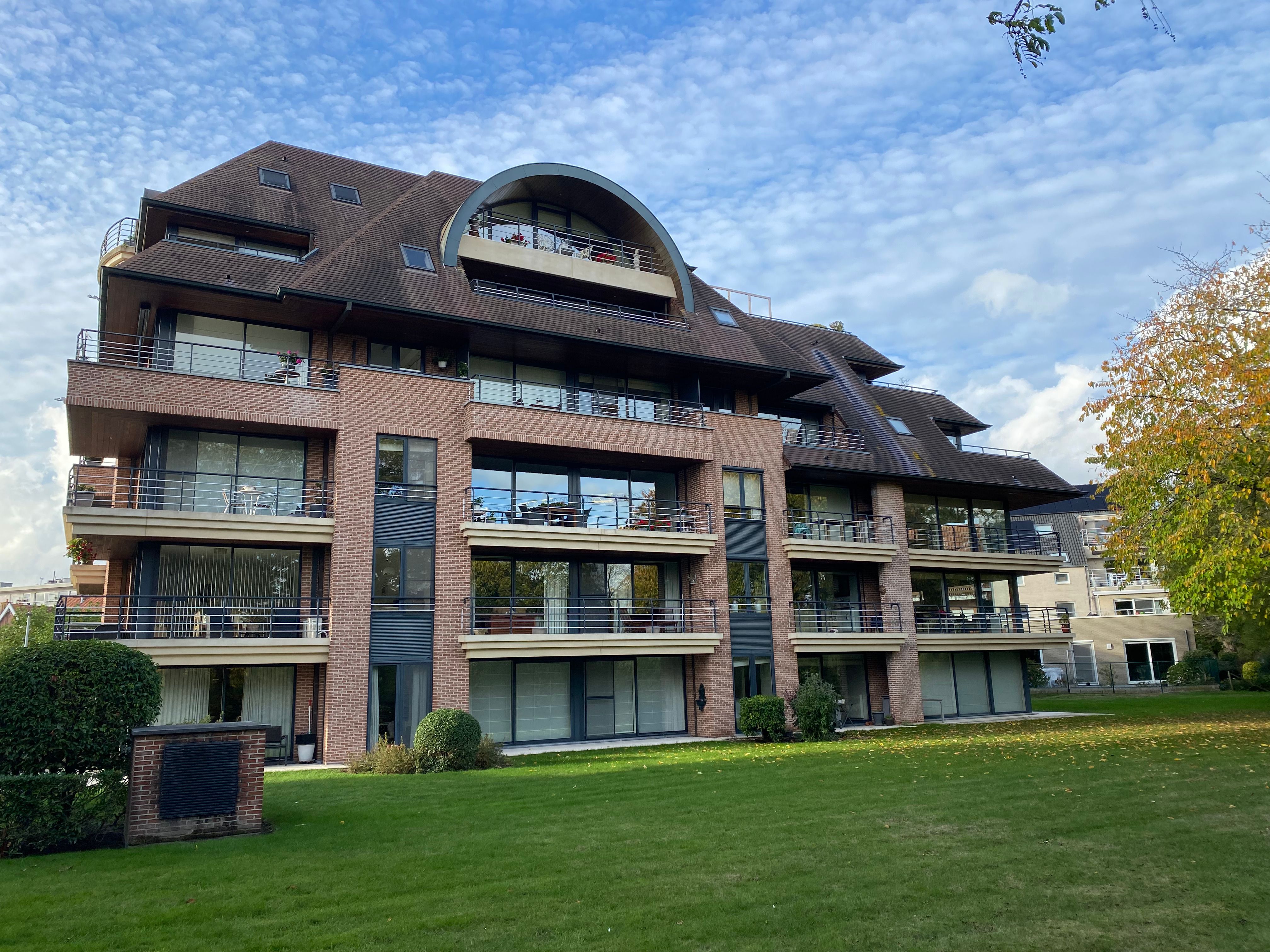 Instapklaar 2-slpk APPARTEMENT + GARAGE foto 5