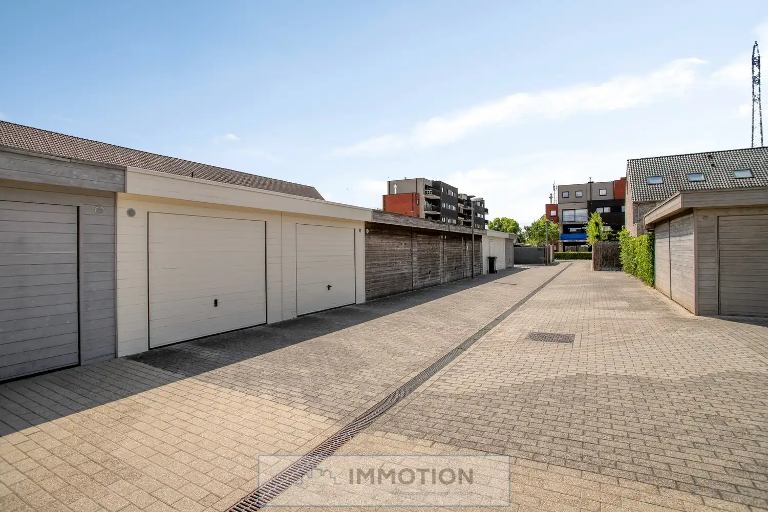Ruime gezinswoning te huur in Heule - met 4 slaapkamers, 2 garages en een handige indeling! foto 19