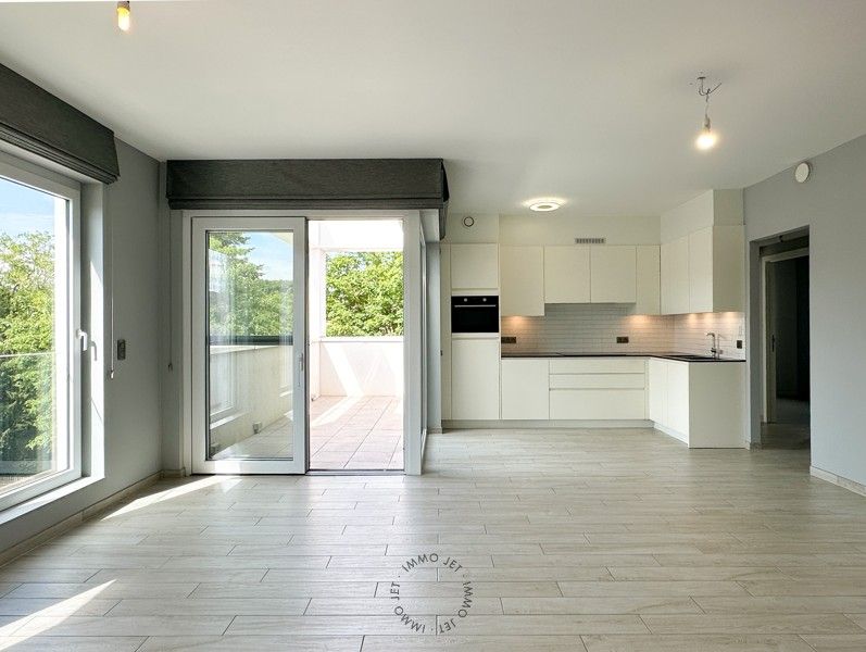 Instapklaar appartement met twee slaapkamers en terras foto 7