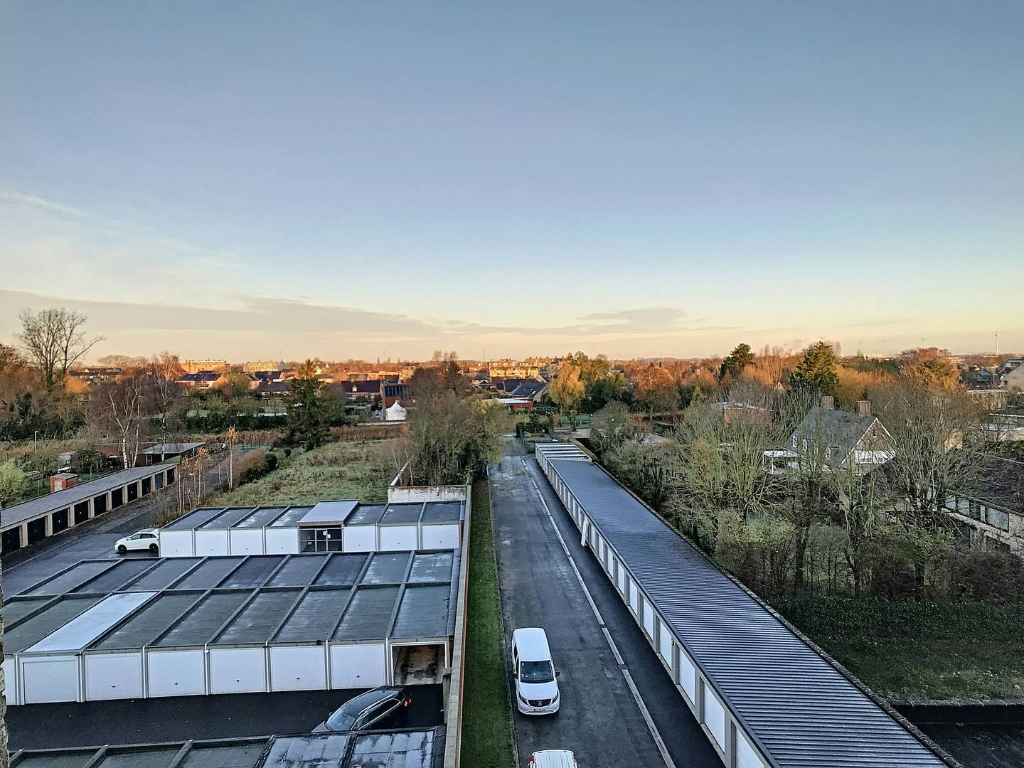 Gerenoveerd, energiezuinig appartement met 3 slaapkamers in Ieper  foto 10