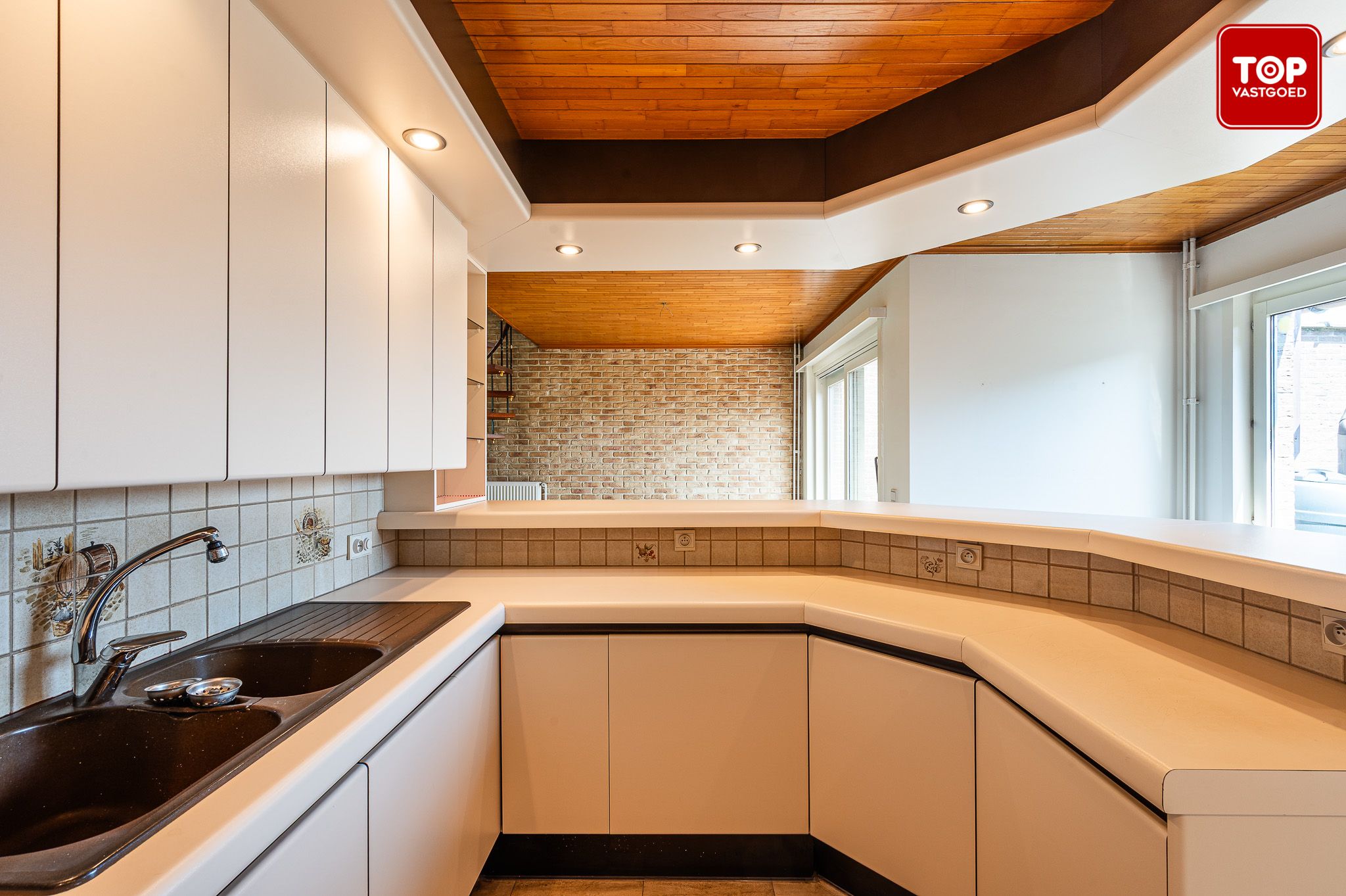 Woning met 3 slaapkamers, tuin en garage.  foto 10