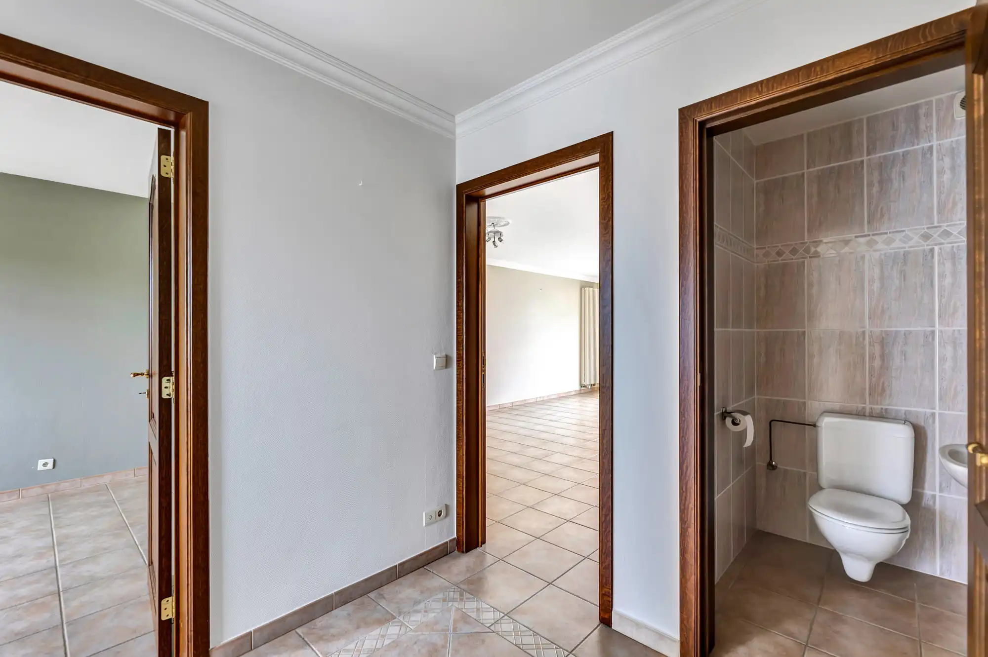 Instapklaar appartement met ruime garage foto 16