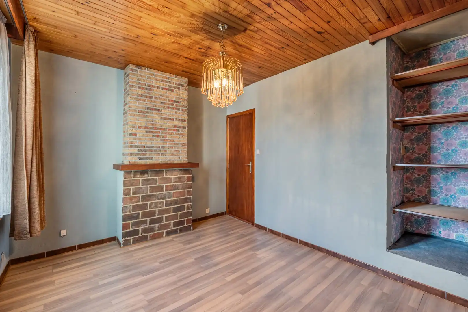 Rijwoning met veel potentieel en authentieke elementen te Evere foto 12