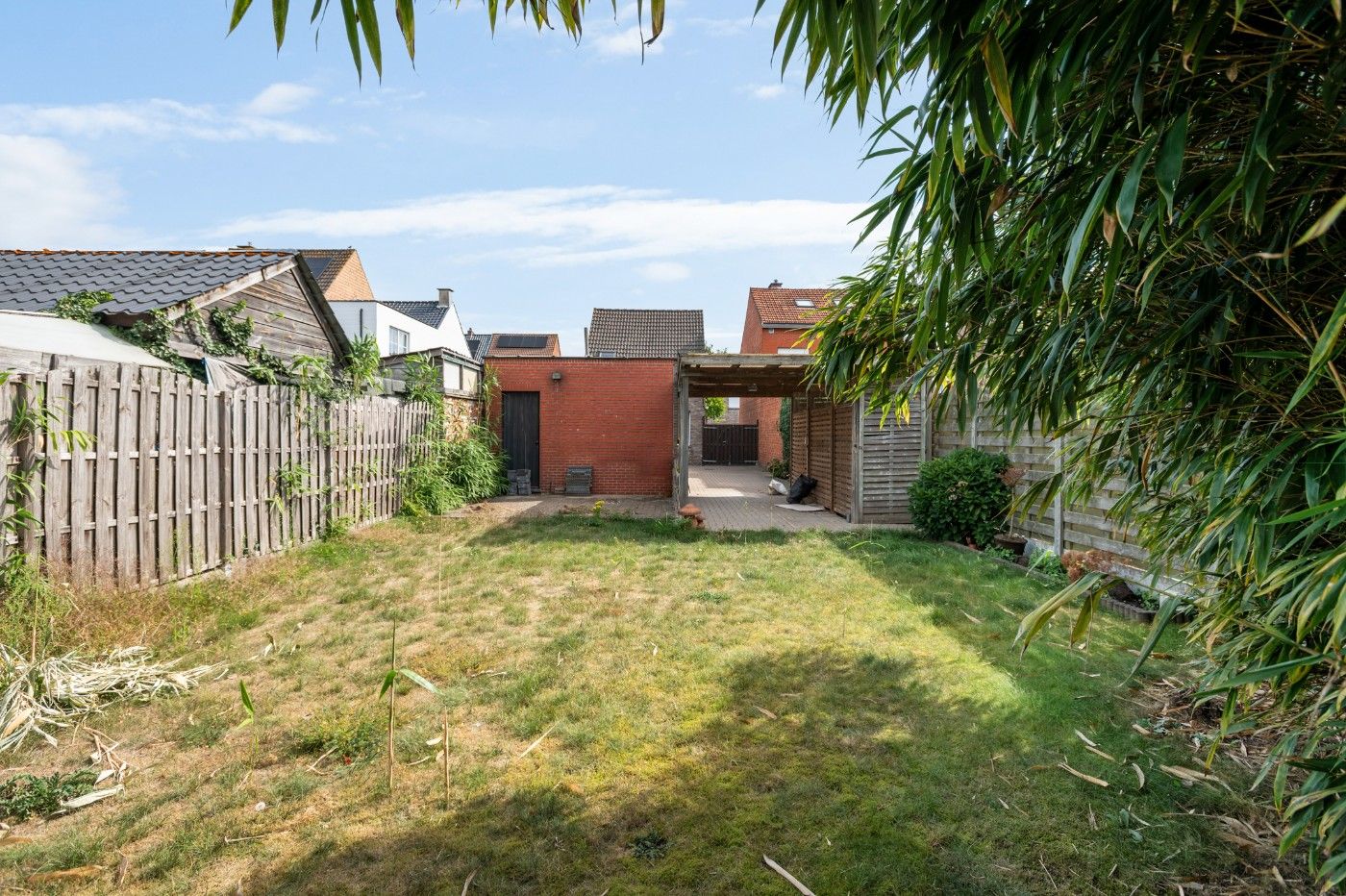 Te renoveren, vrijstaande woning met 2 slpk., oprit en diepe tuin foto 24