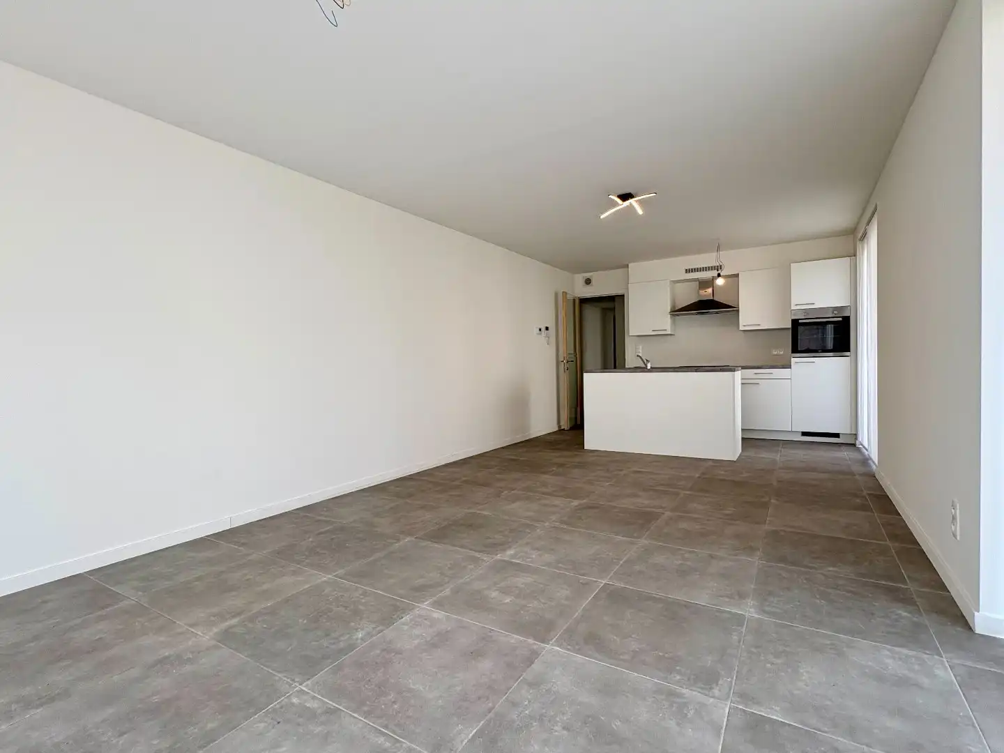 Modern gelijkvloers appartement met 2 slaapkamers, lichtrijke leefruimte en terras dichtbij Kortrijk.  foto 8