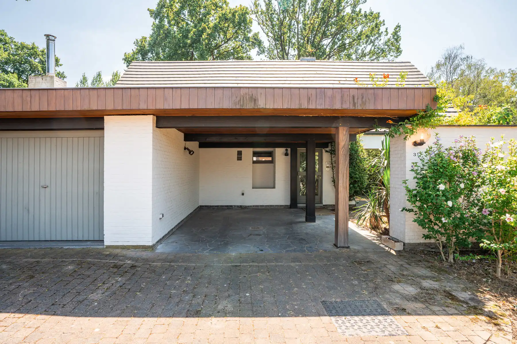 Charmante en ruime villa op een toplocatie in het groen foto 2