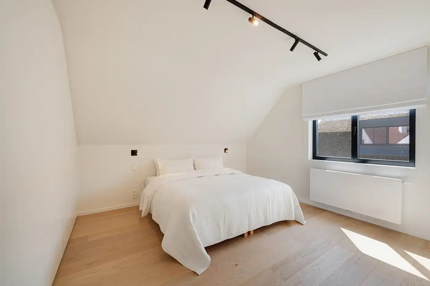 Volledig en zeer kwalitatief gerenoveerde villa op een ruim zuid-west gericht perceel foto 20