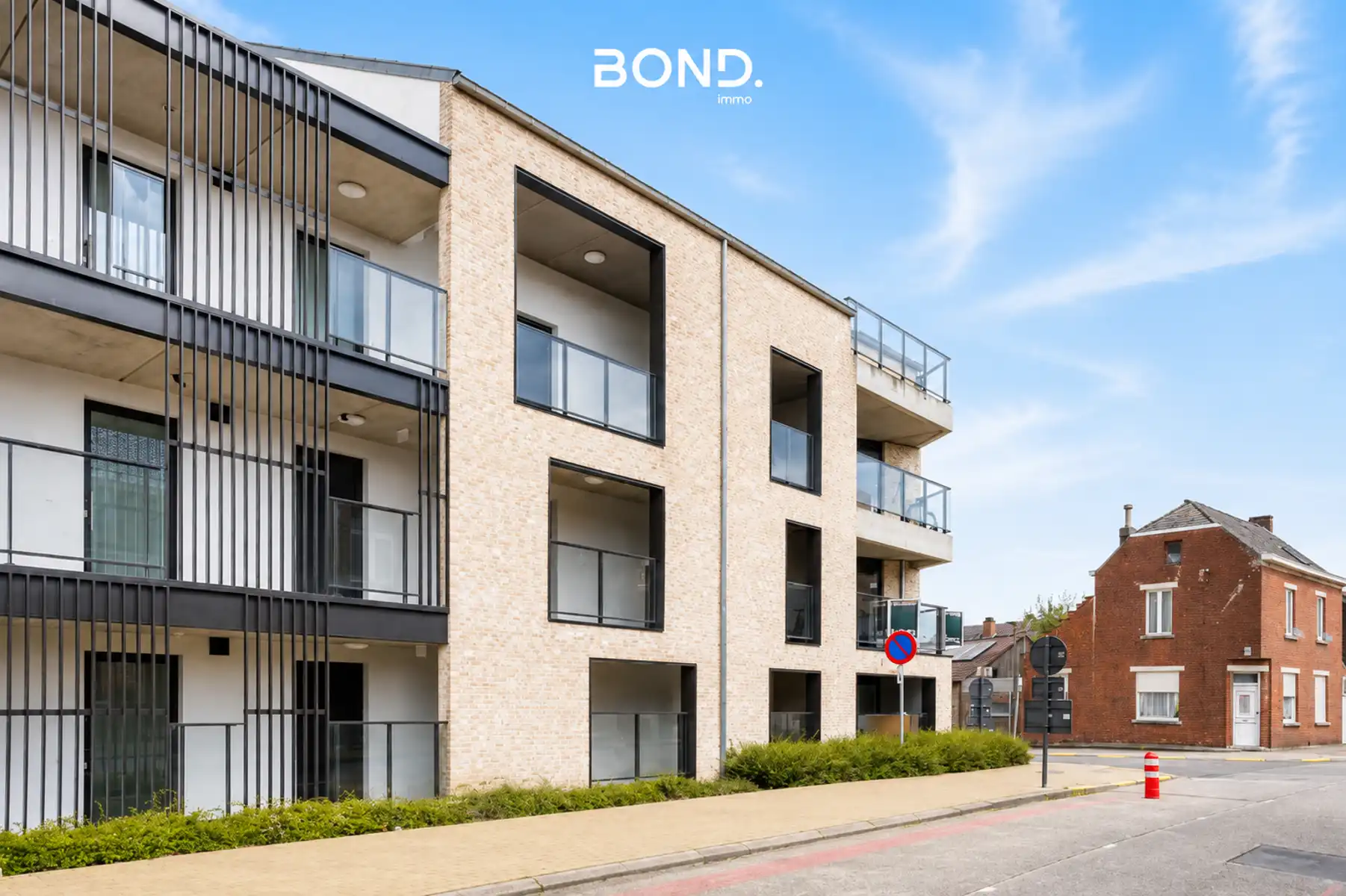 Instapklaar 2-slaapkamer appartement met terras en parking foto 28