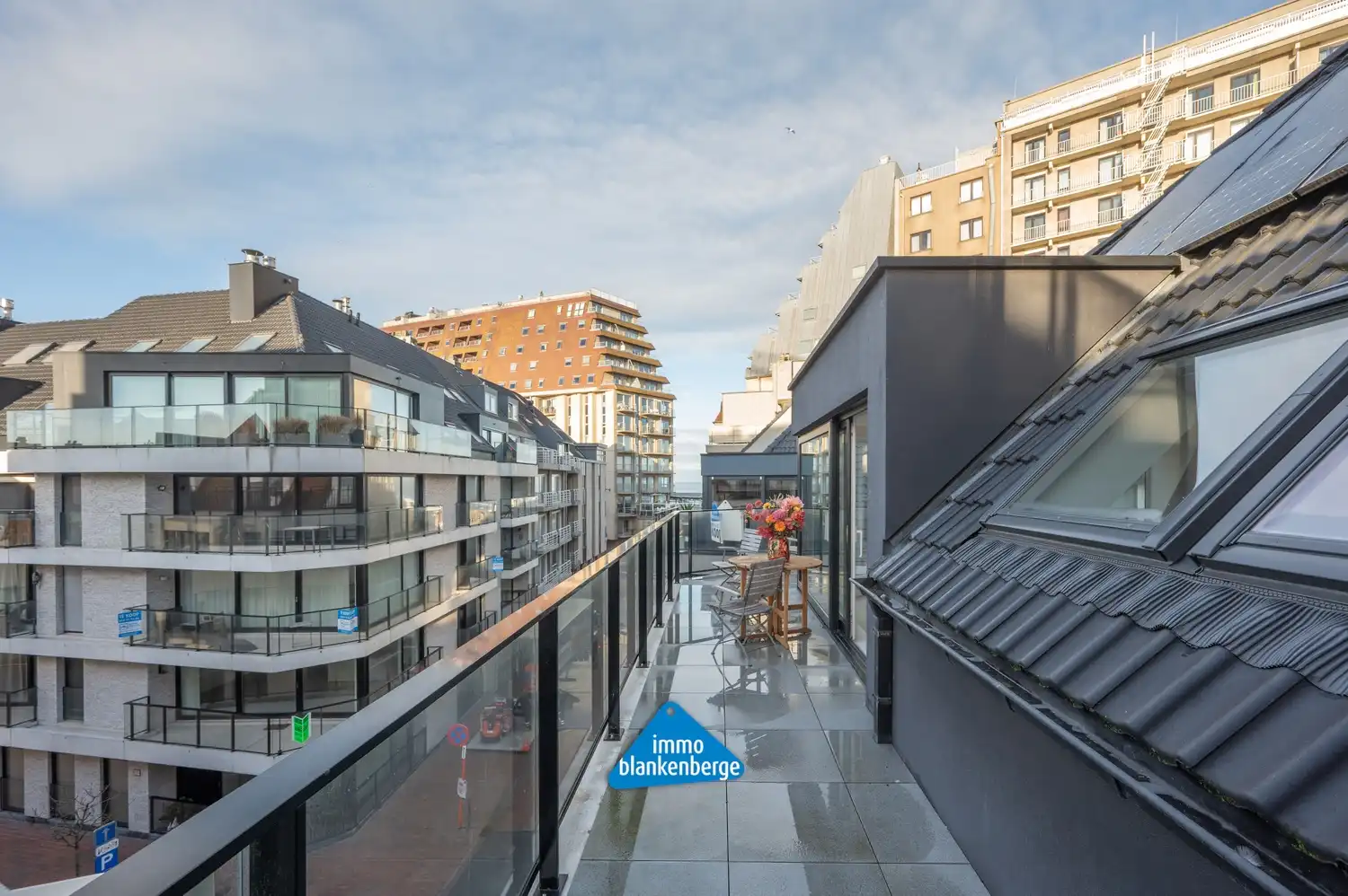 Gemeubelde exclusieve penthouse met garage, twee slaapkamers en terras foto 19