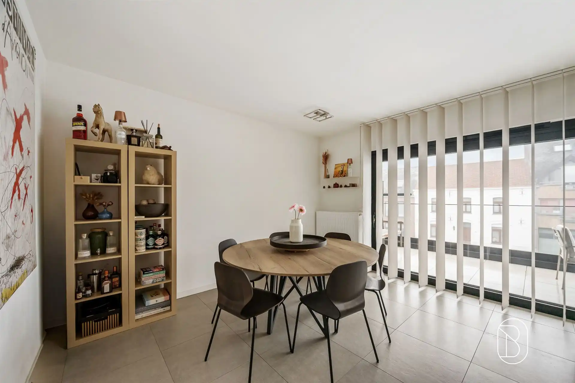 Instapklaar appartement met 2 slks, ruim terras en parking foto 4