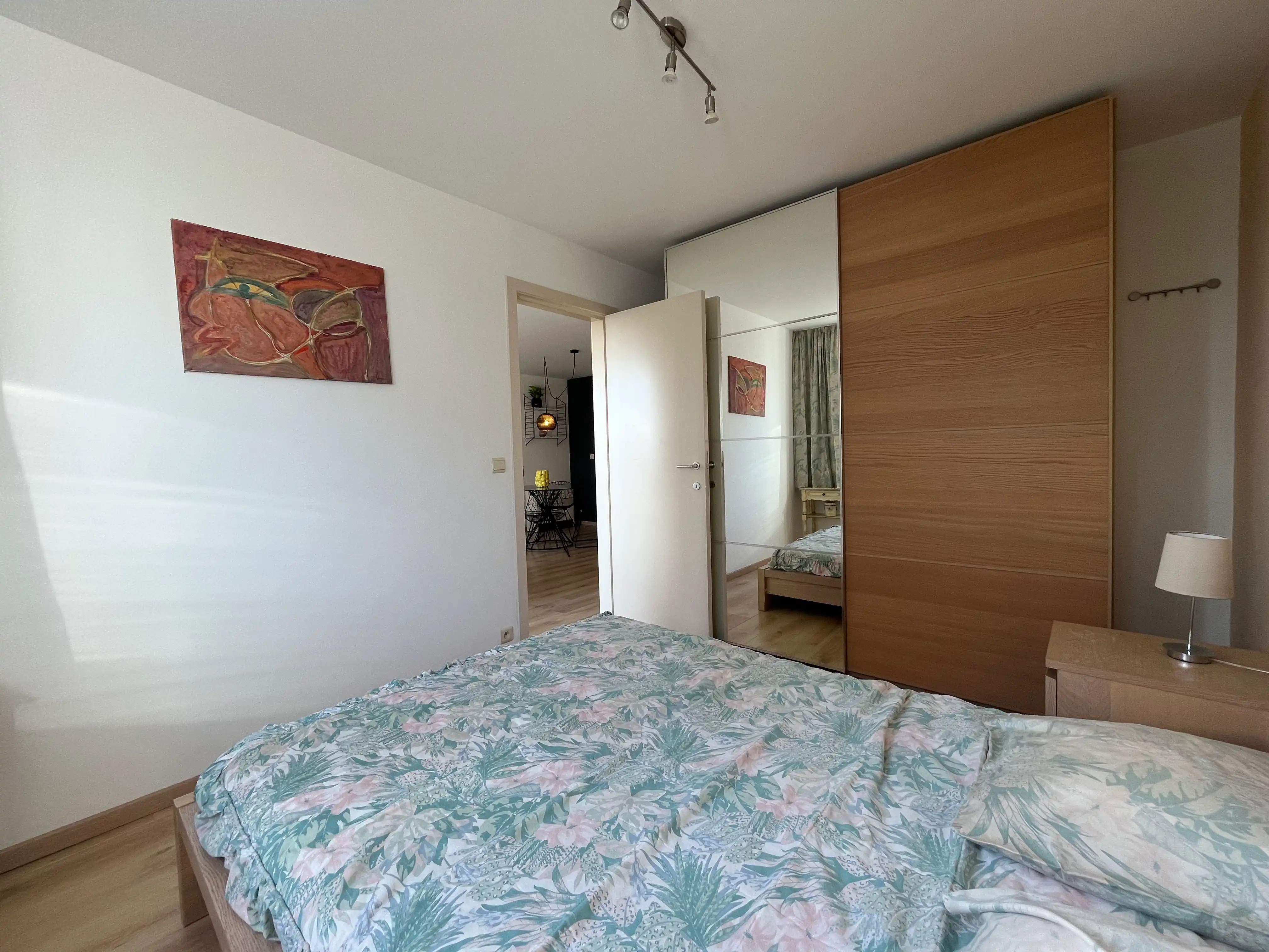 Gemeubeld appartement met terras en 1 slaapkamer in de Tijdokstraat foto 9