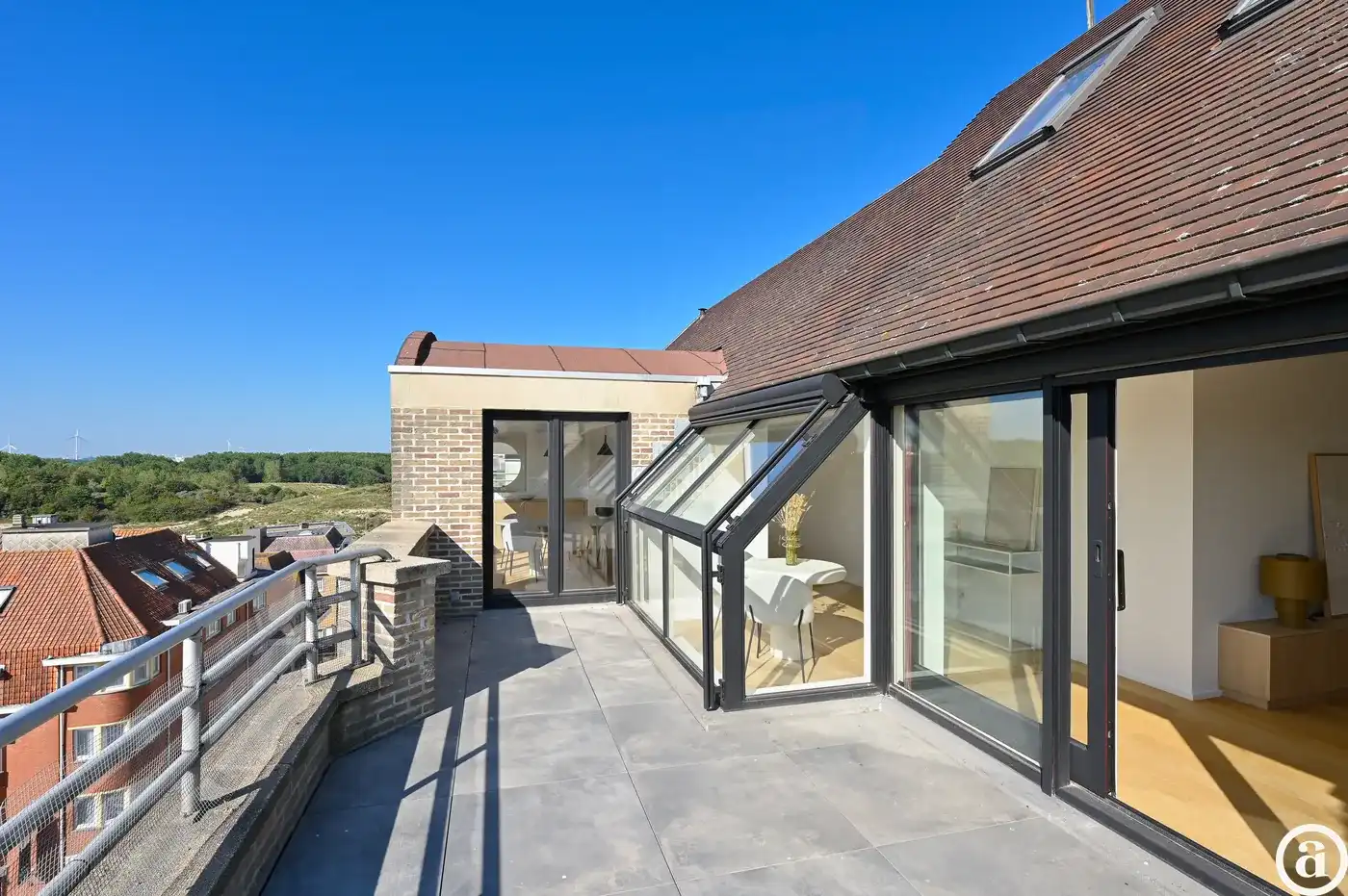 Ruim duplexappartement met 4 slaapkamers en zonneterras.  foto 2