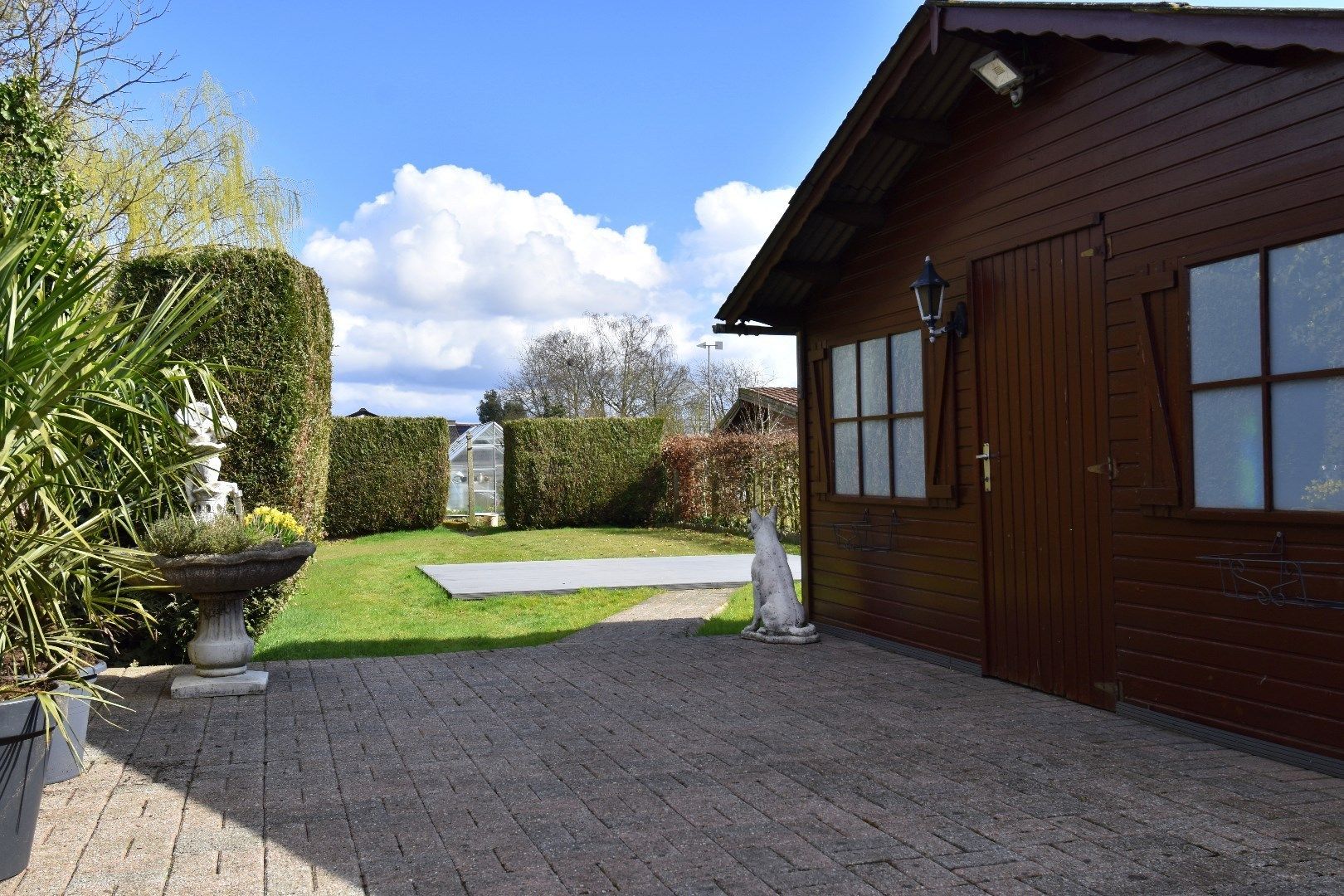 Mooie rijwoning met 2 slaapkamers, tuin en garage te koop in het gezellige Gullegem foto 14