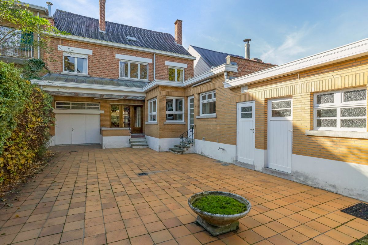 Burgerwoning  centrum Lebbeke met 4 slaapkamers en ruime garage foto 2