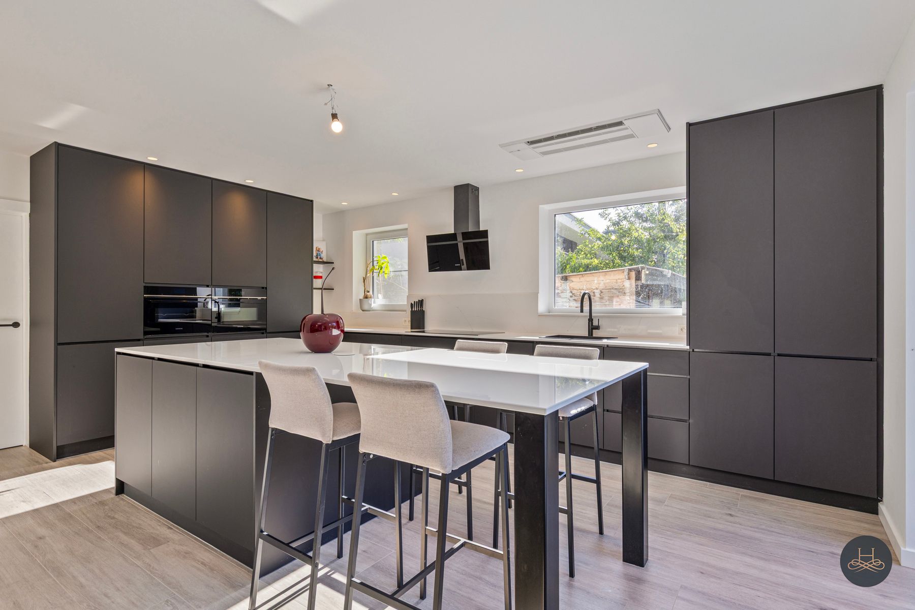 Energiezuinige gerenoveerde villa op een zeer ruim perceel foto 7
