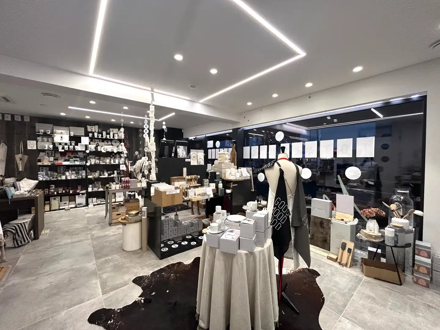 Ruim handelspand op commerciële topligging te Tielt! foto 5