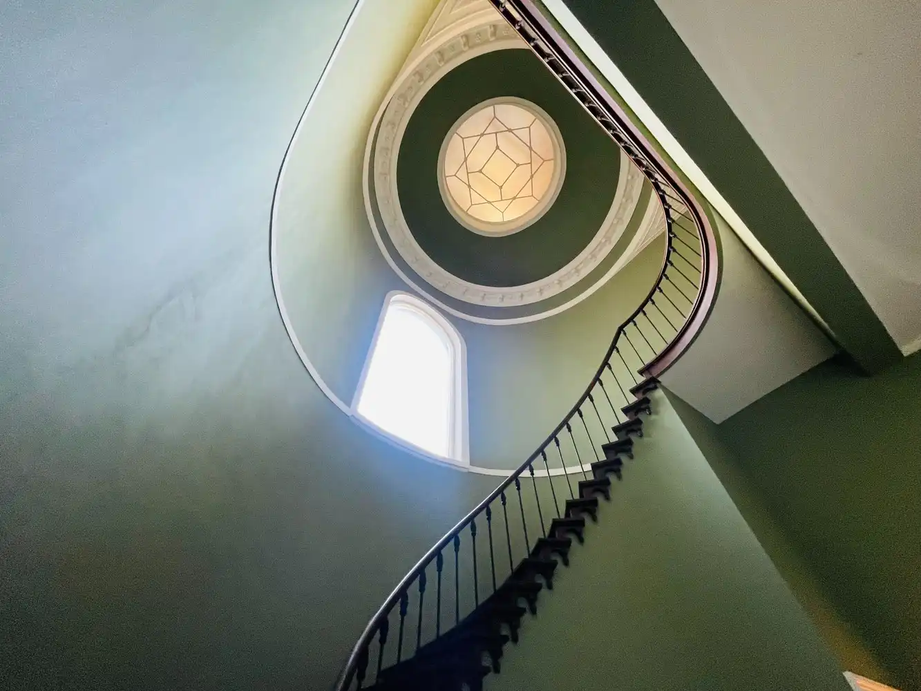 Brugge,aan de SINT-ANNAREI , DUBBEL APPARTEMENT( 250m²)  in een herenhuis  vooraan zicht op de Sint-Annarei, achteraan zicht op een grote gemeenschappelijke tuin,2  livings, 2 keukens, 4 slaapkamers, 2 badkamers. foto 29