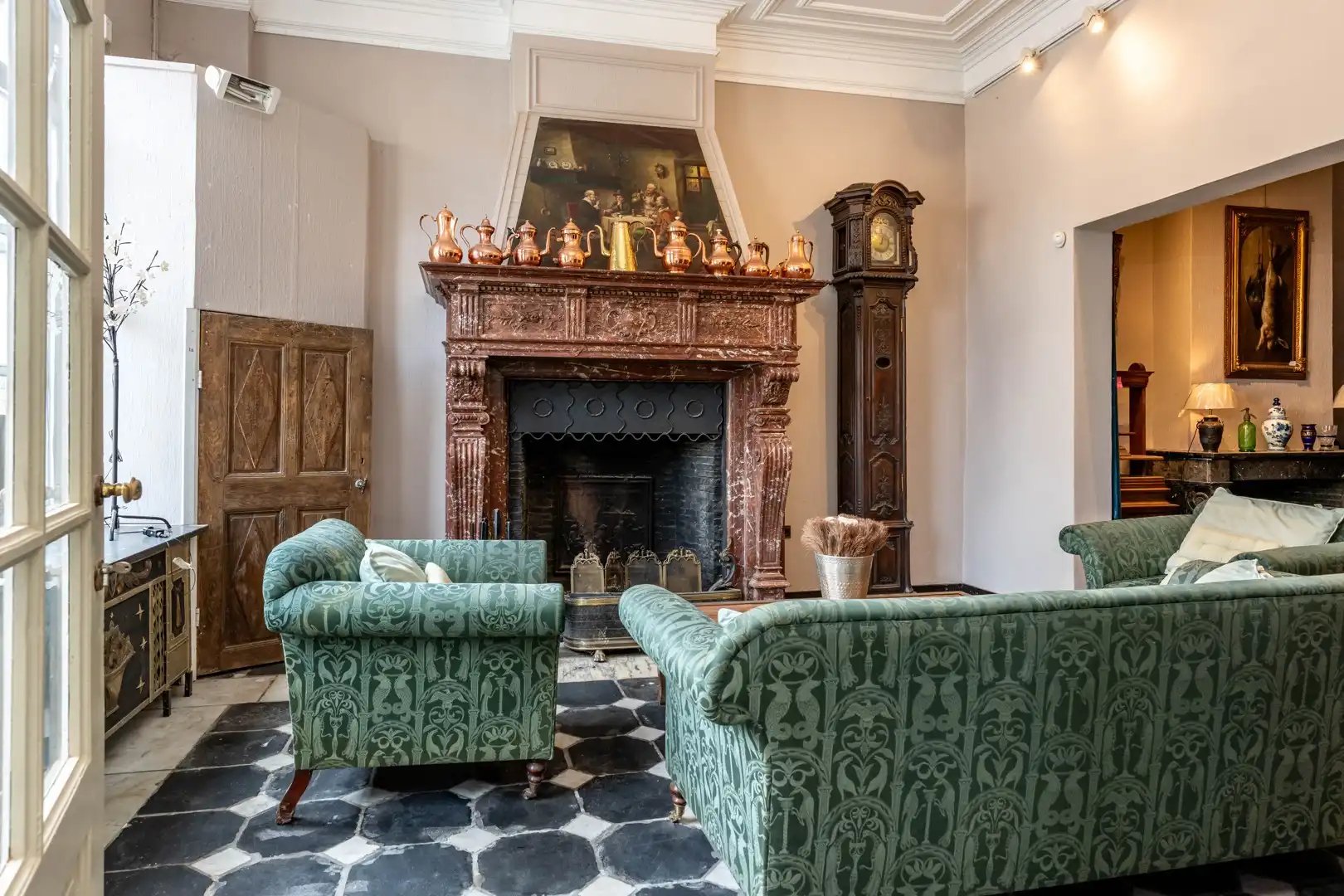 Charmant historisch handelspand met woonst en appartement op de Markt van Damme foto 7