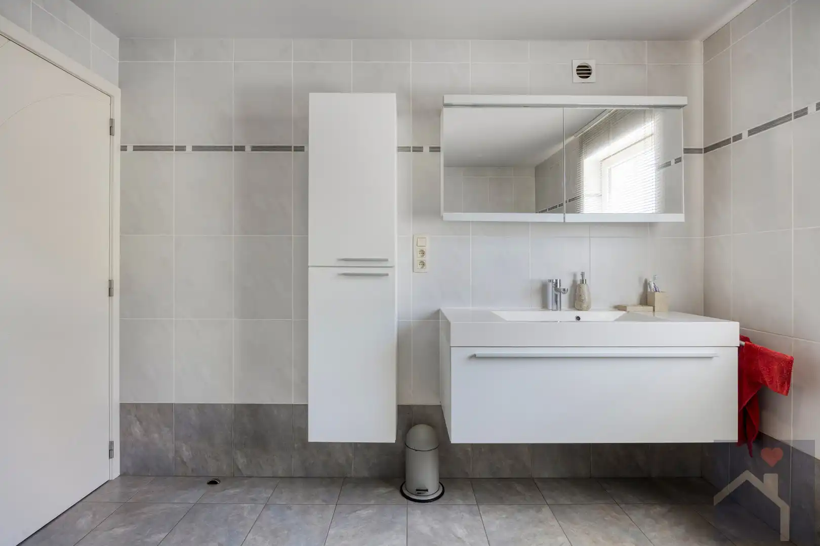 🐴 WONEN MET JE PAARDEN AAN HUIS? DIT IS ER ÉÉN OM TE BEKIJKEN! 🏡 foto 24