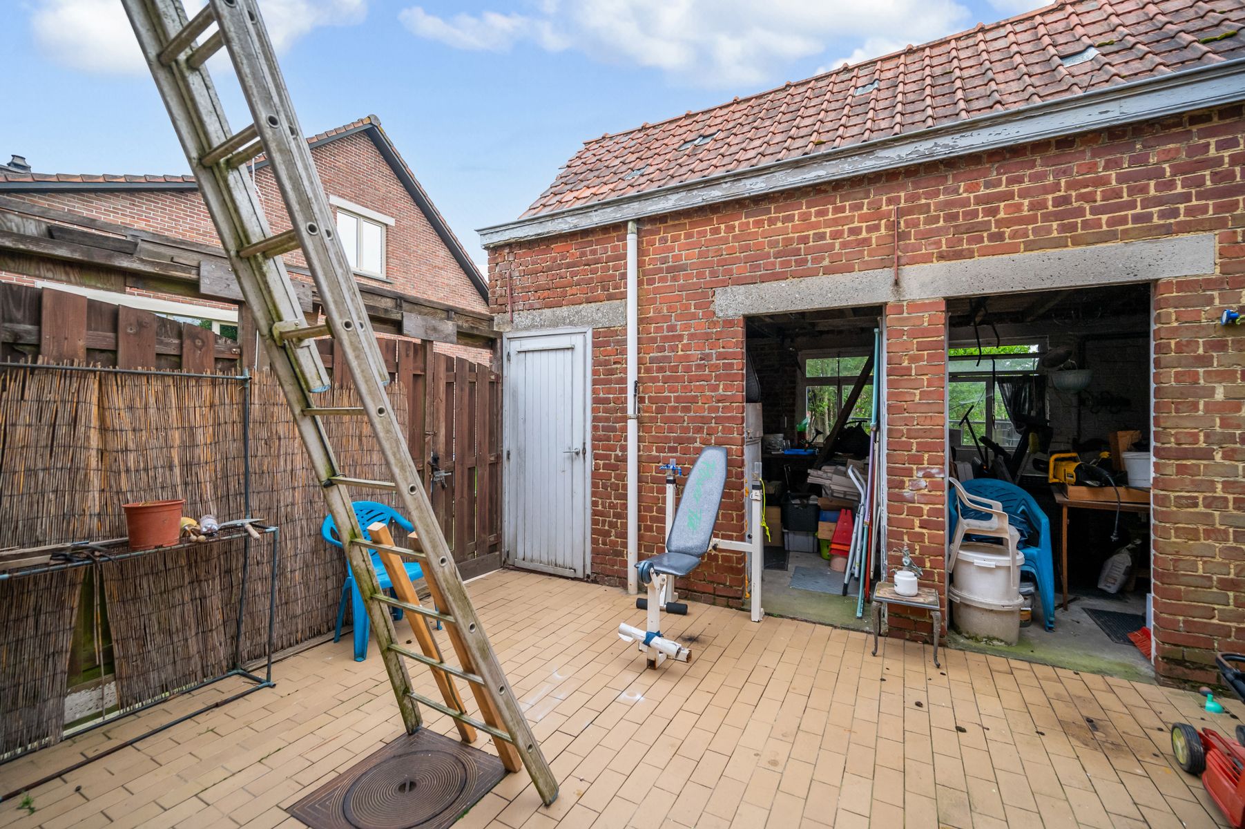 Halfopen bebouwing met tuin foto 17