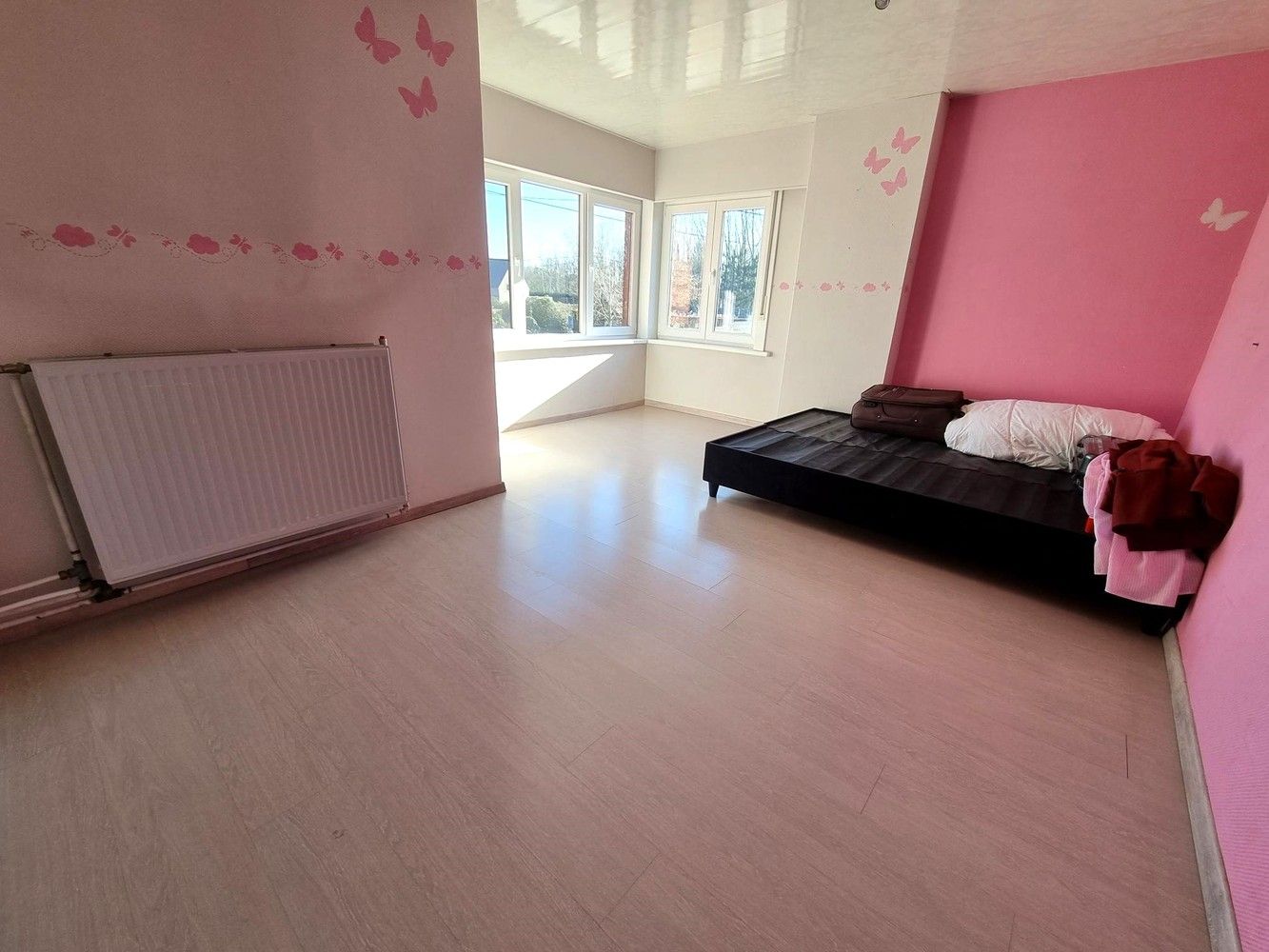 Instapklare woning met 5 slaapkamers met groot naastliggend magazijn. Ideaal voor zelfstandigen. foto 8